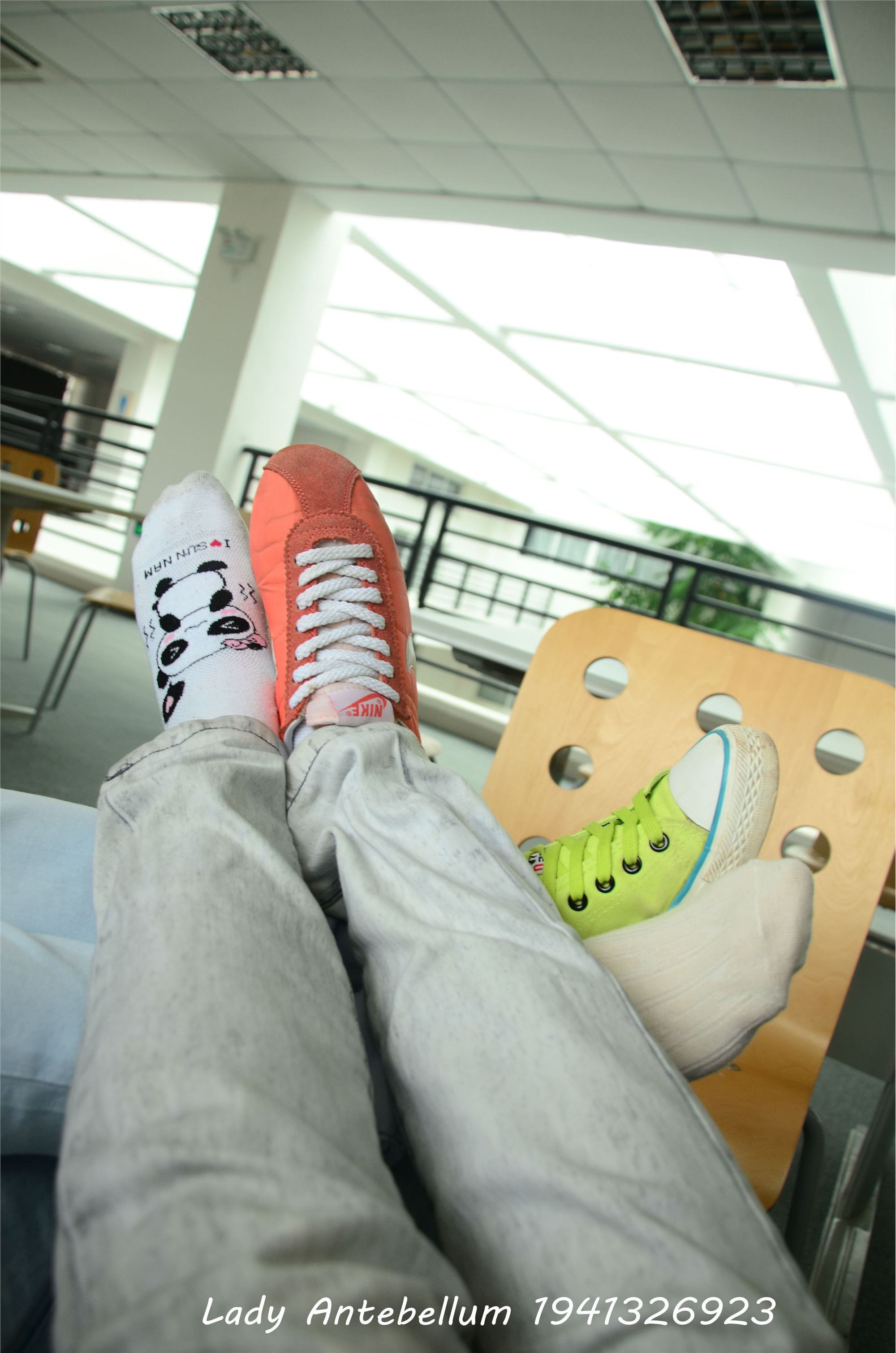 [战前女神] 恋足美腿棉袜女神级摄影套图 010