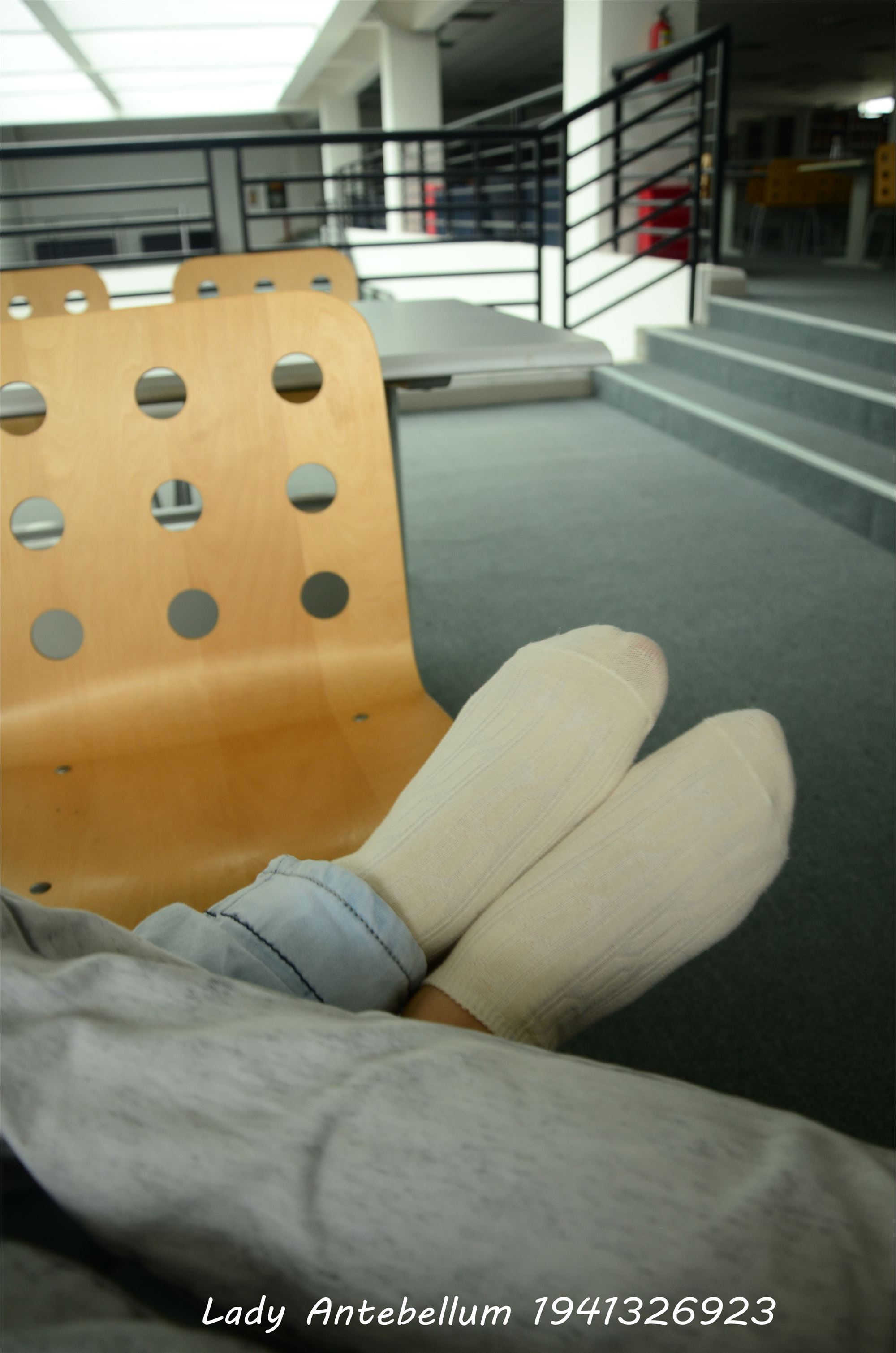 [战前女神] 恋足美腿棉袜女神级摄影套图 010