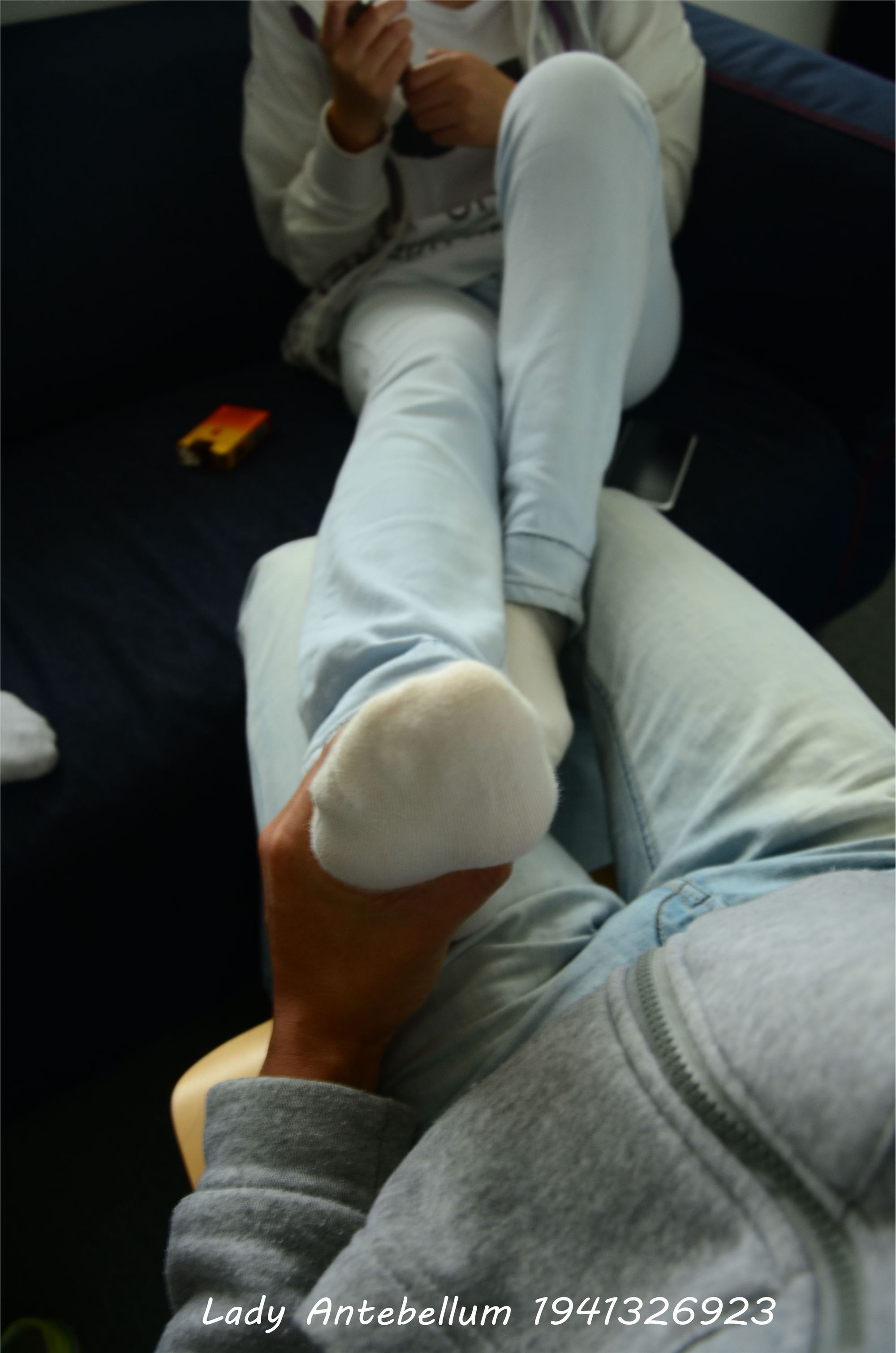 [战前女神] 恋足美腿棉袜女神级摄影套图 010