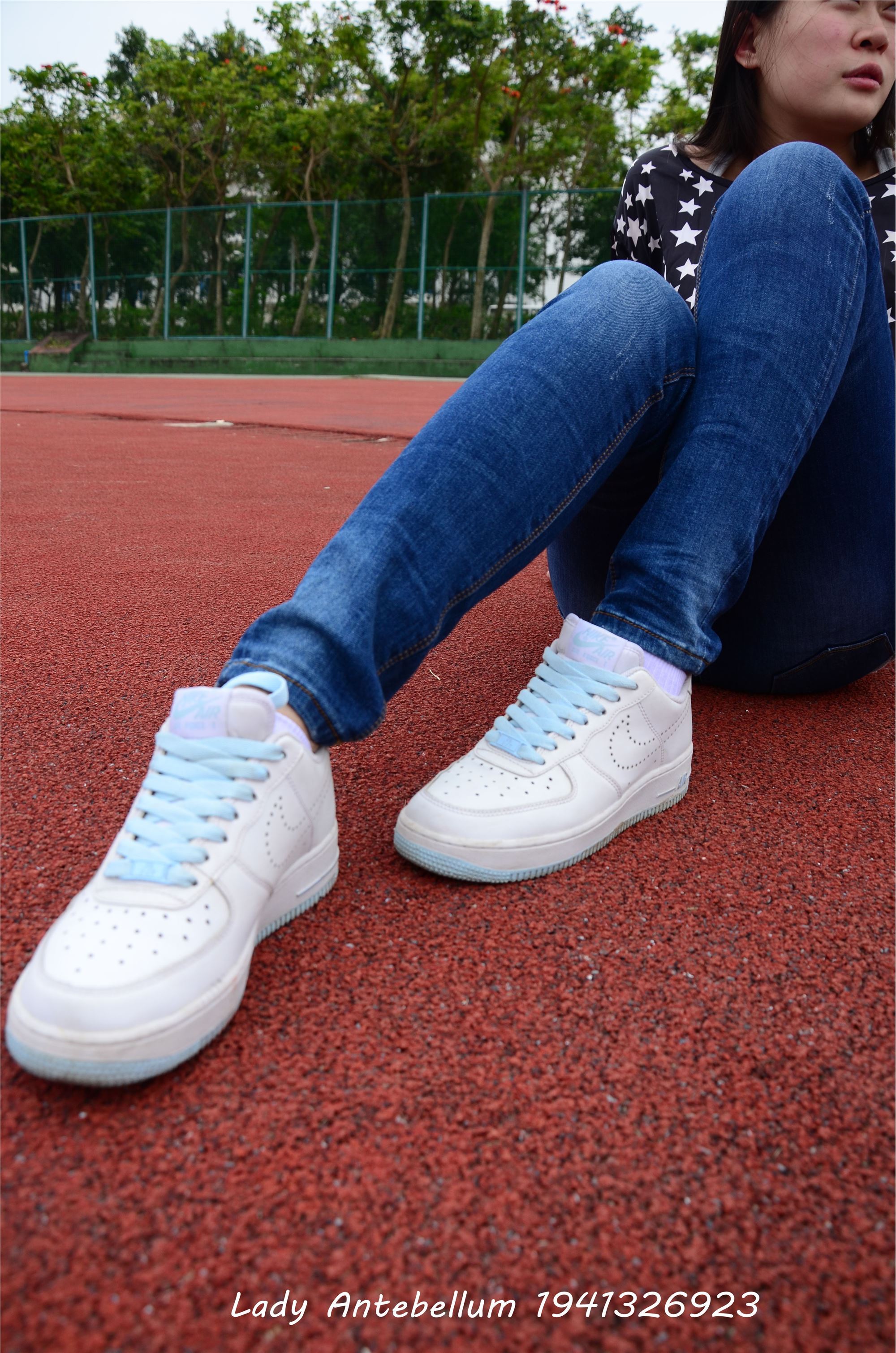 [战前女神] 恋足美腿棉袜女神级摄影套图 011