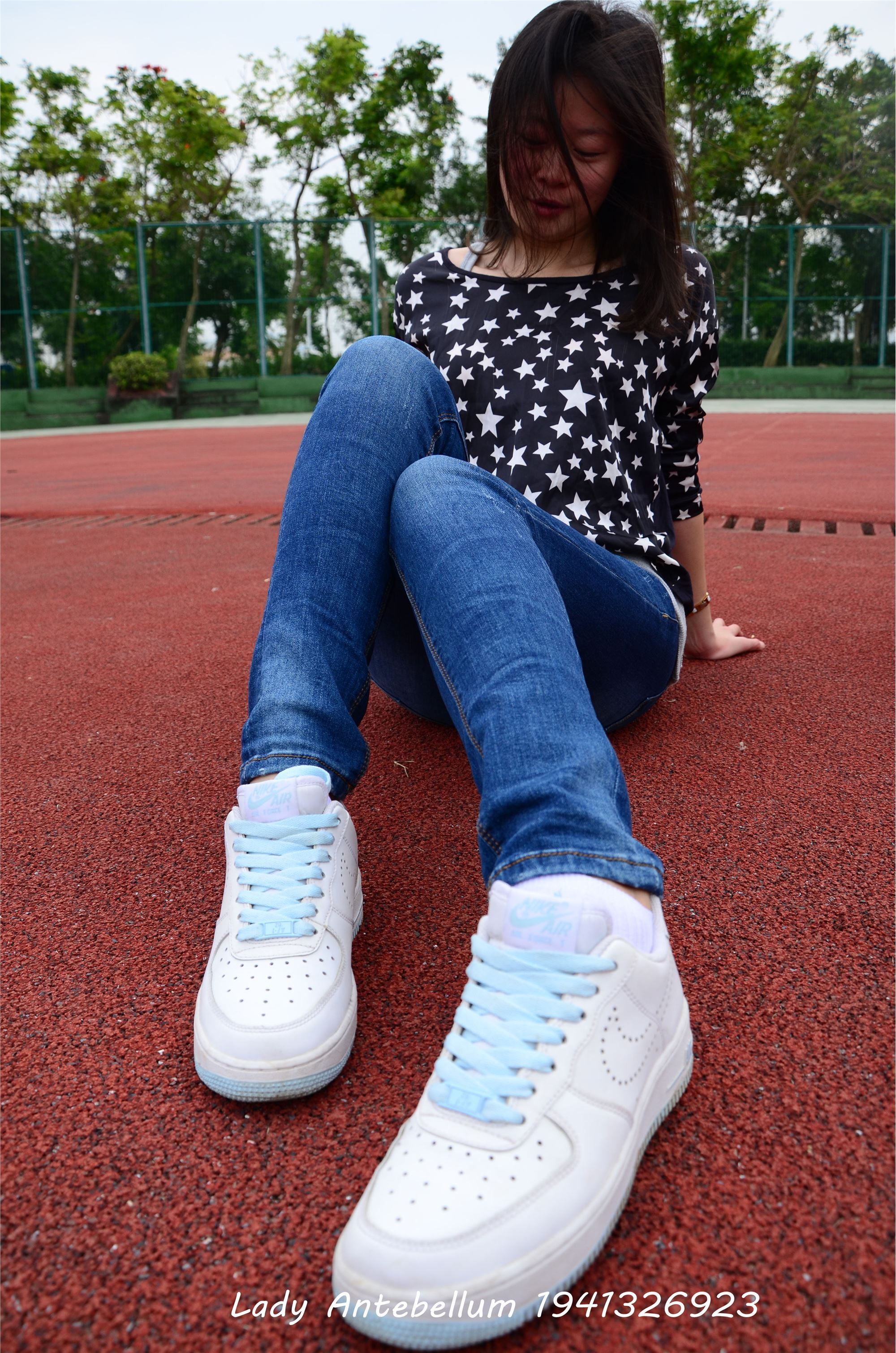 [战前女神] 恋足美腿棉袜女神级摄影套图 011