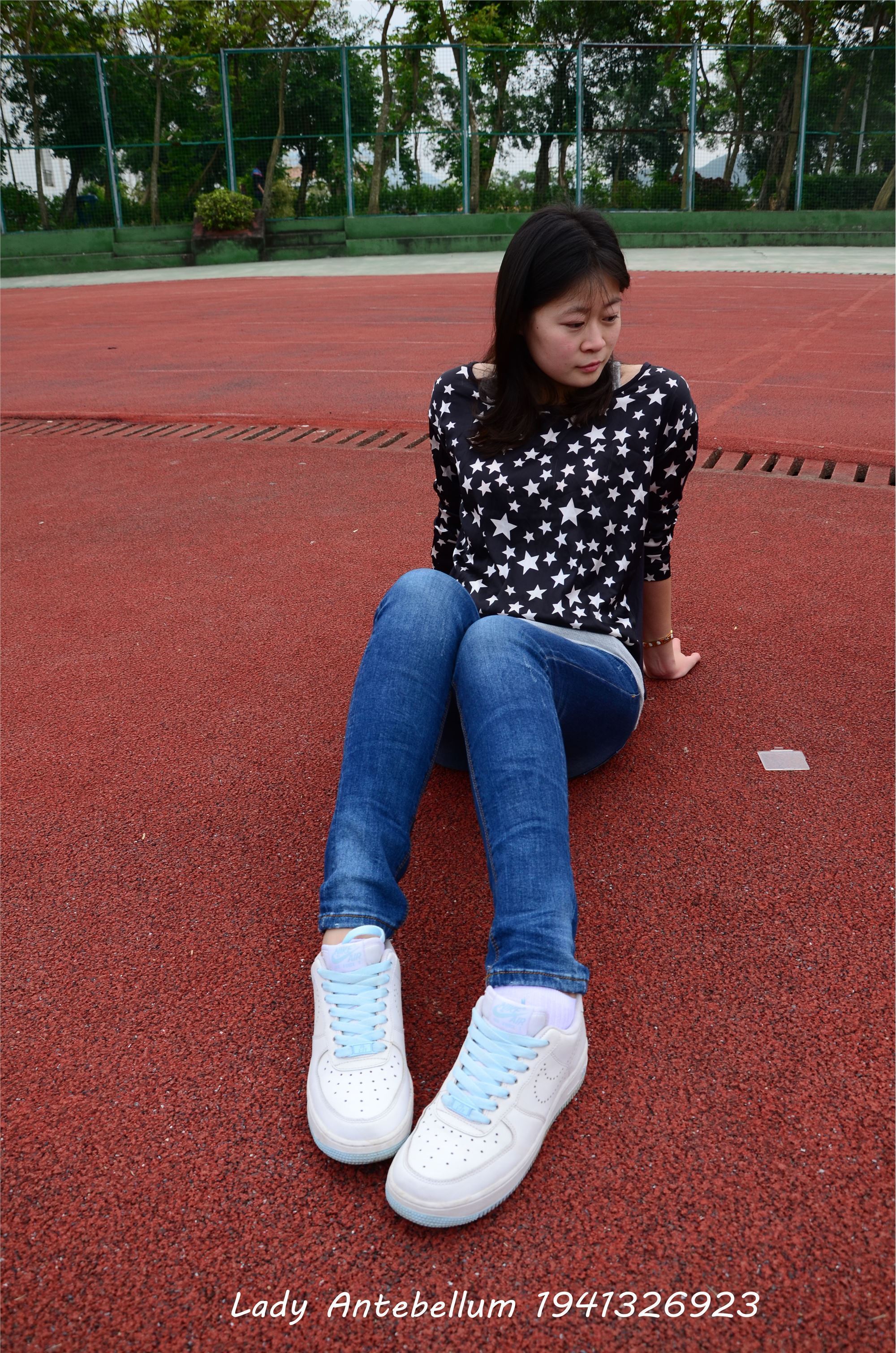 [战前女神] 恋足美腿棉袜女神级摄影套图 011