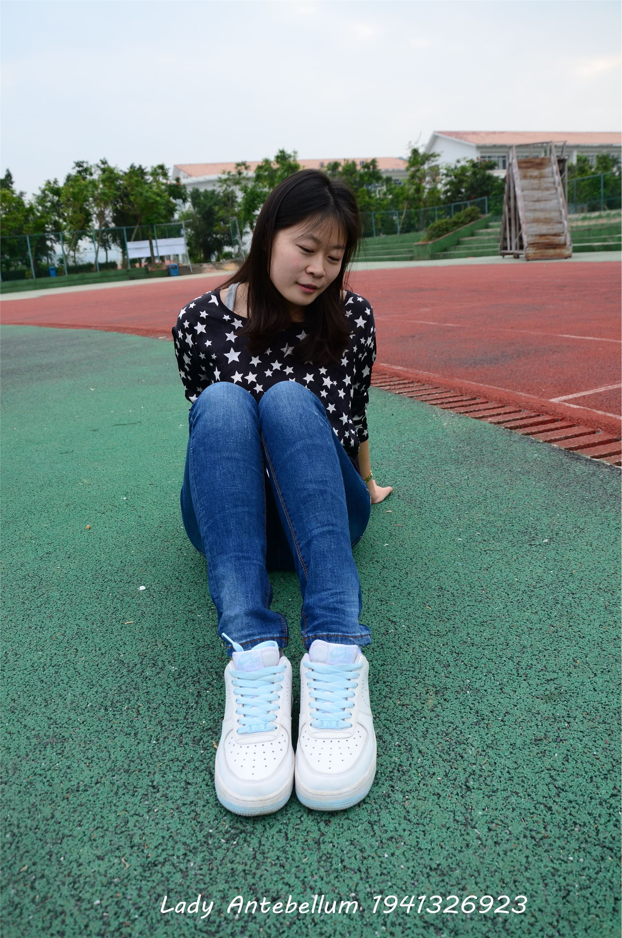 [战前女神] 恋足美腿棉袜女神级摄影套图 011