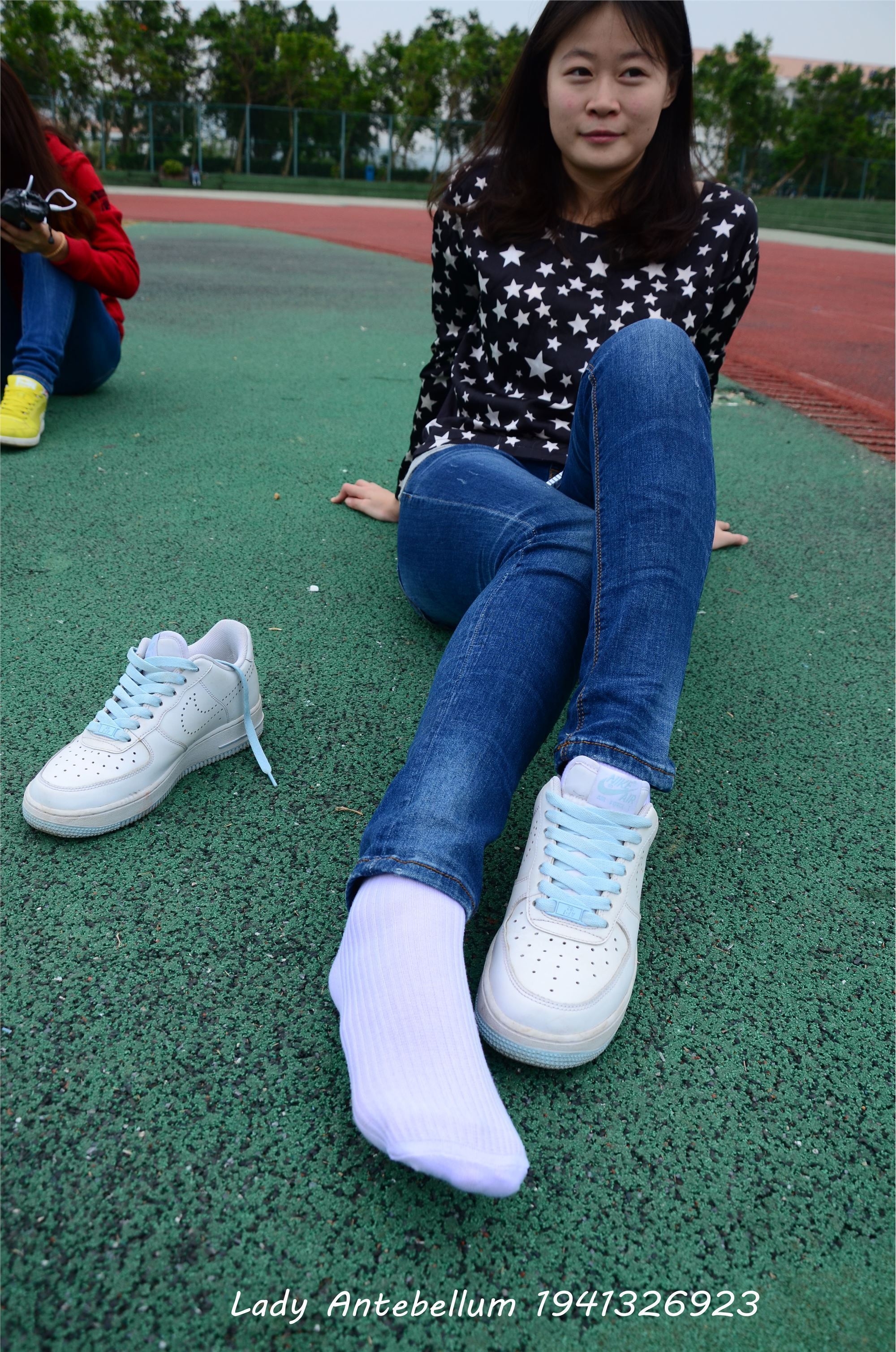 [战前女神] 恋足美腿棉袜女神级摄影套图 011