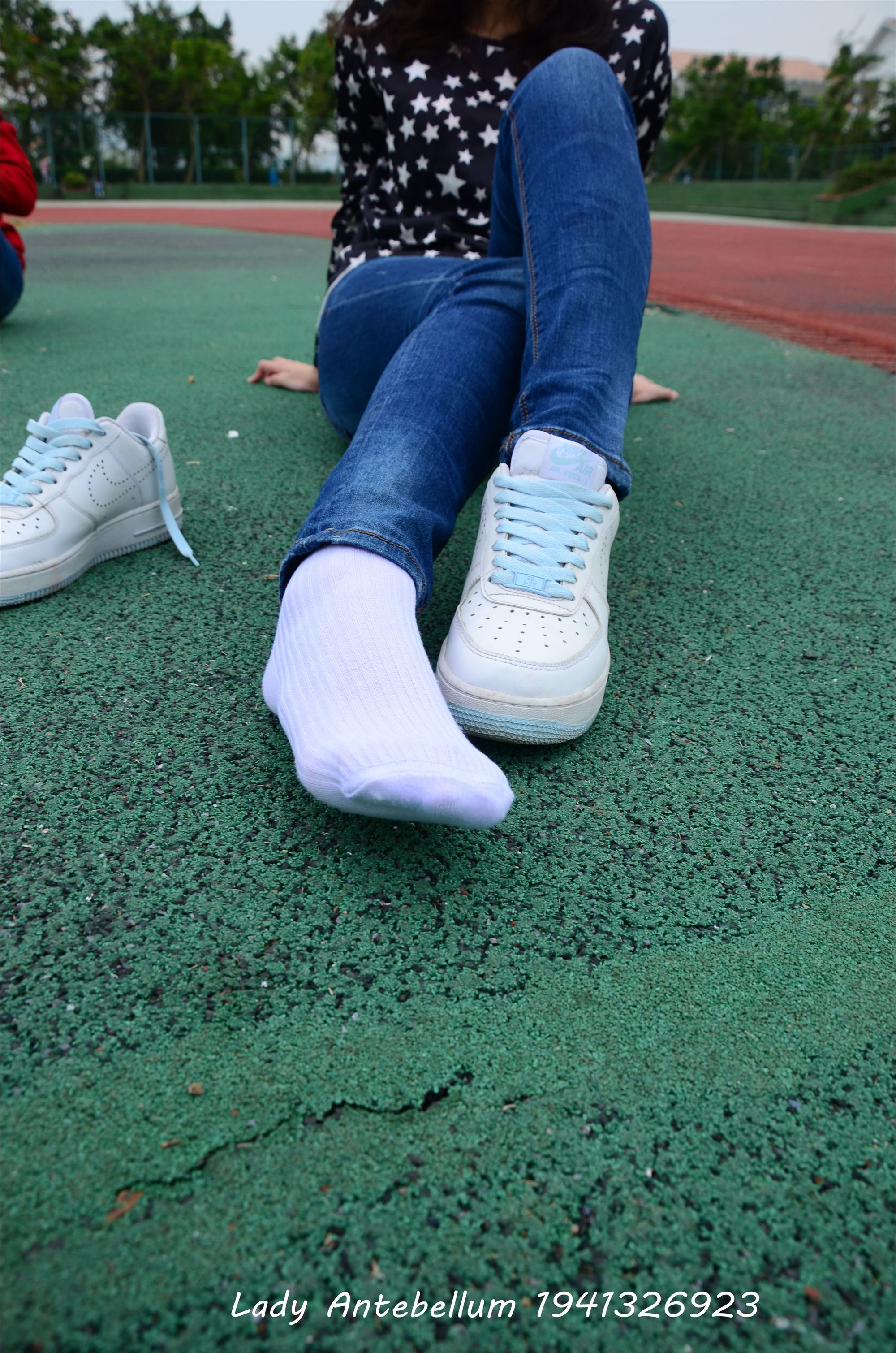 [战前女神] 恋足美腿棉袜女神级摄影套图 011