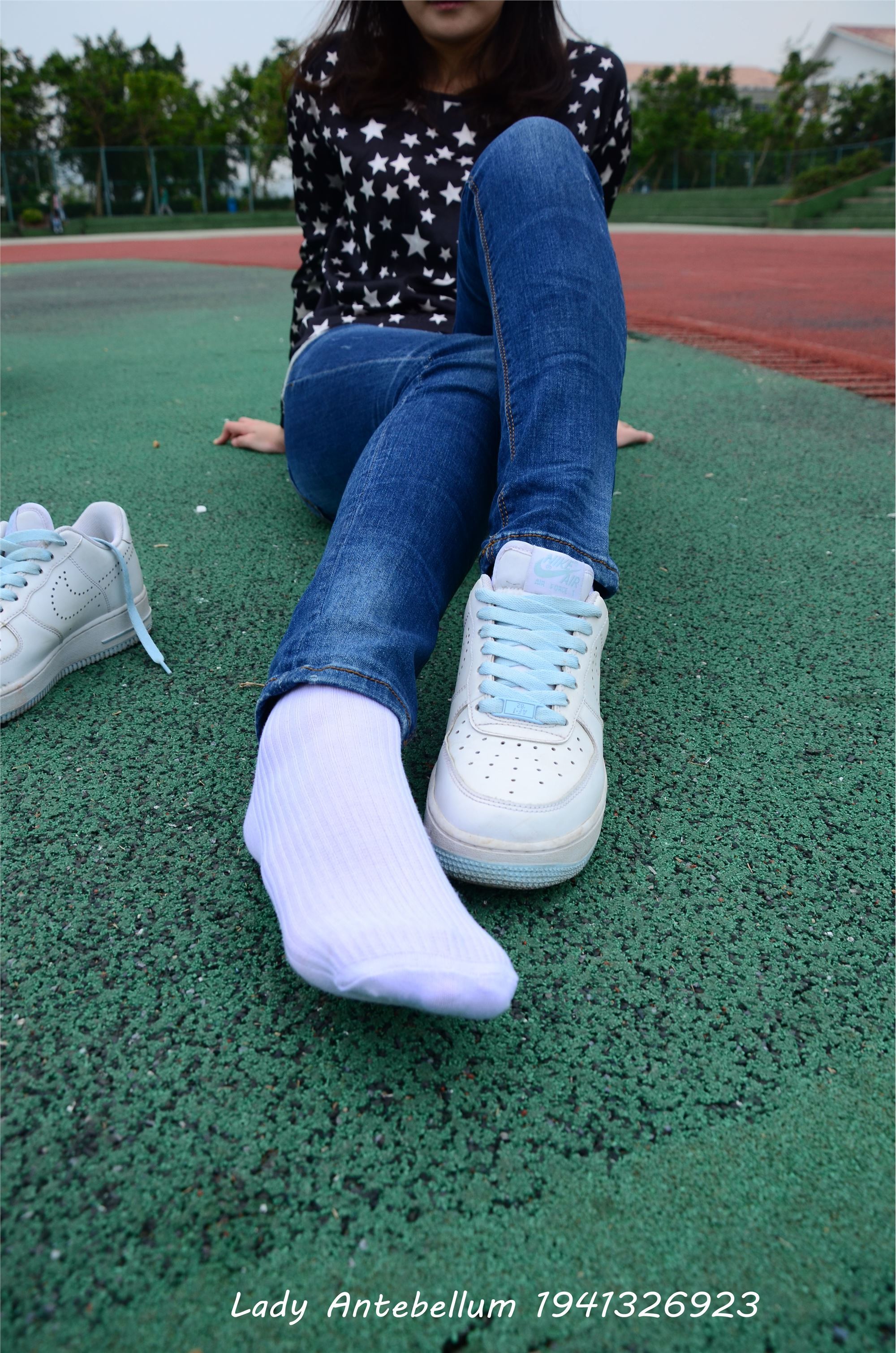 [战前女神] 恋足美腿棉袜女神级摄影套图 011