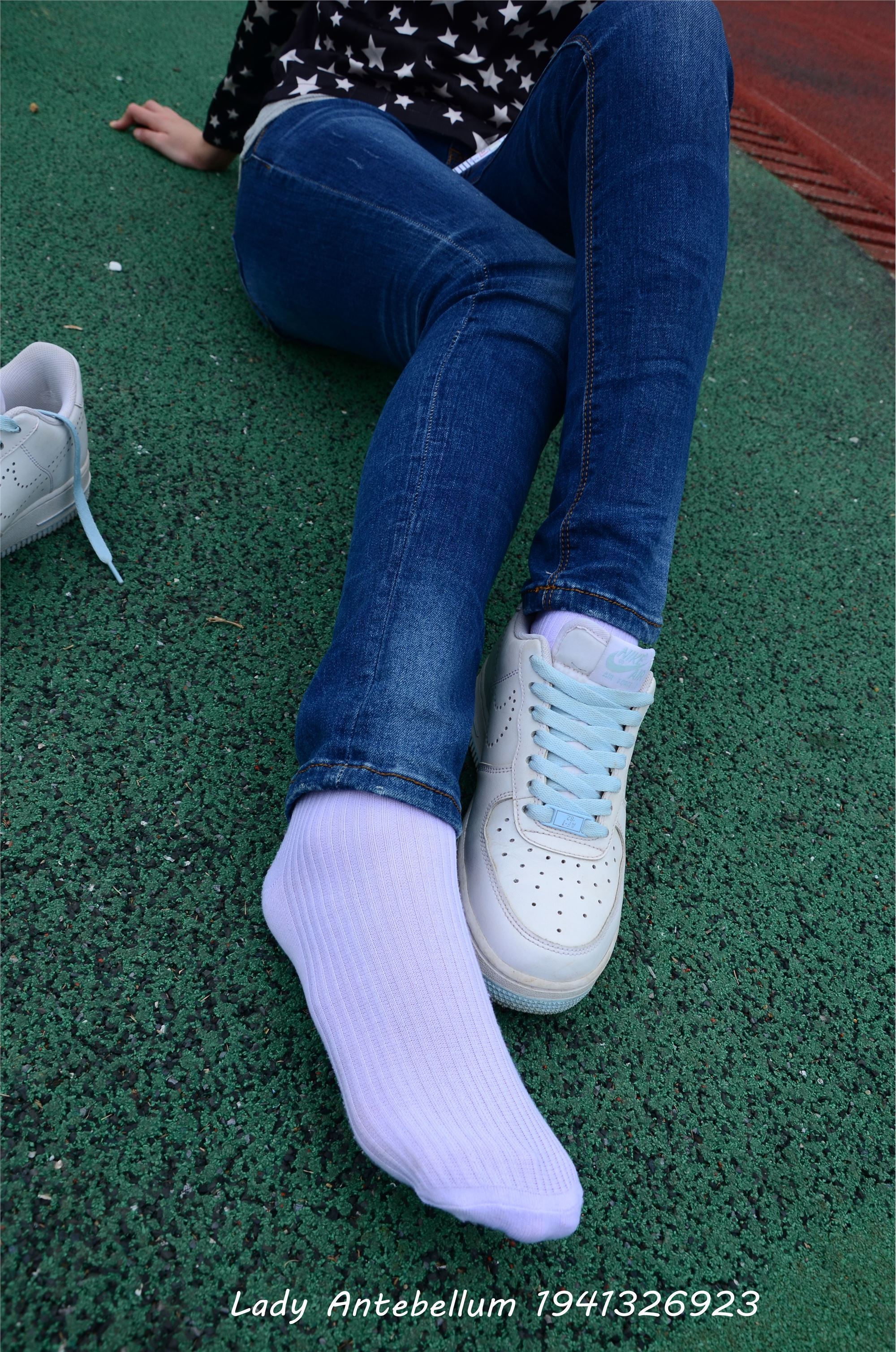 [战前女神] 恋足美腿棉袜女神级摄影套图 011