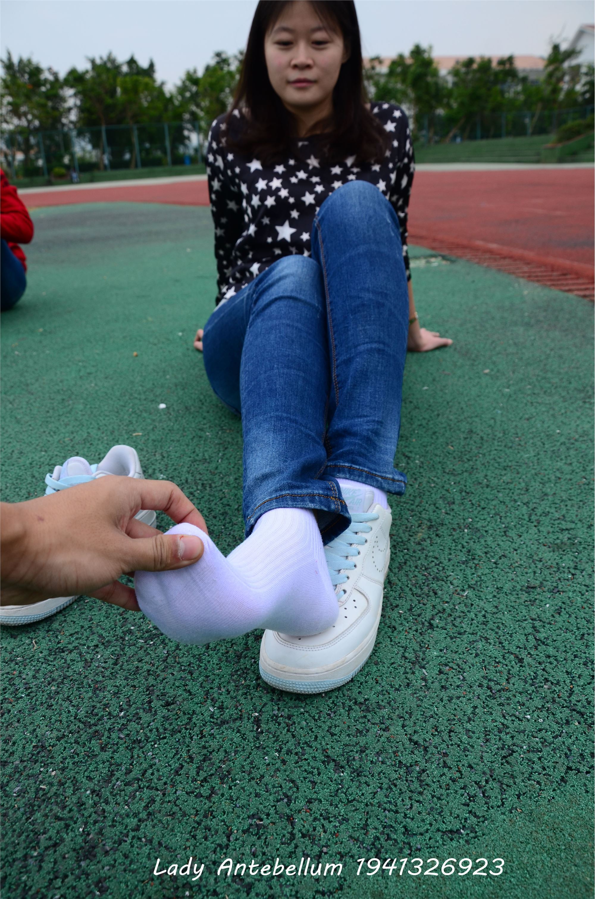 [战前女神] 恋足美腿棉袜女神级摄影套图 011