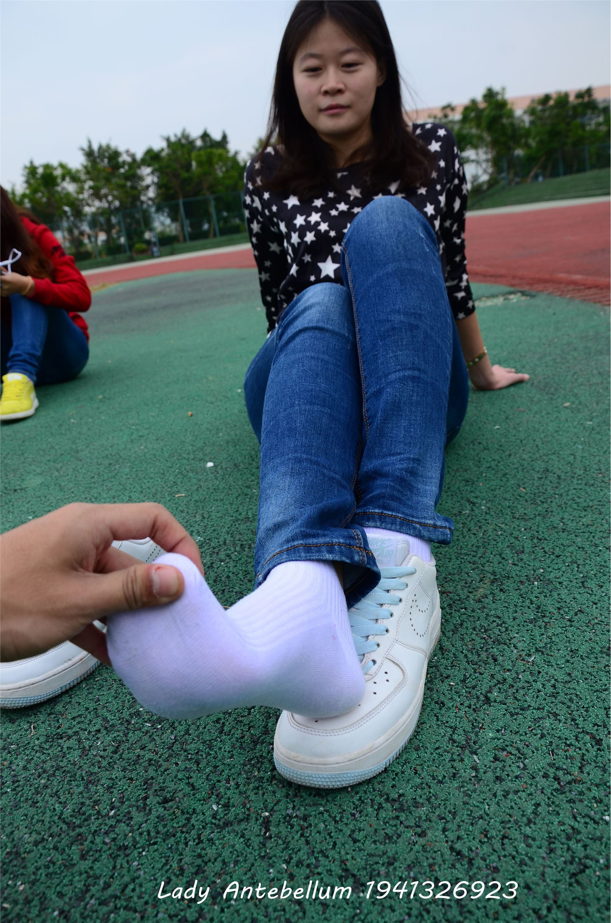 [战前女神] 恋足美腿棉袜女神级摄影套图 011