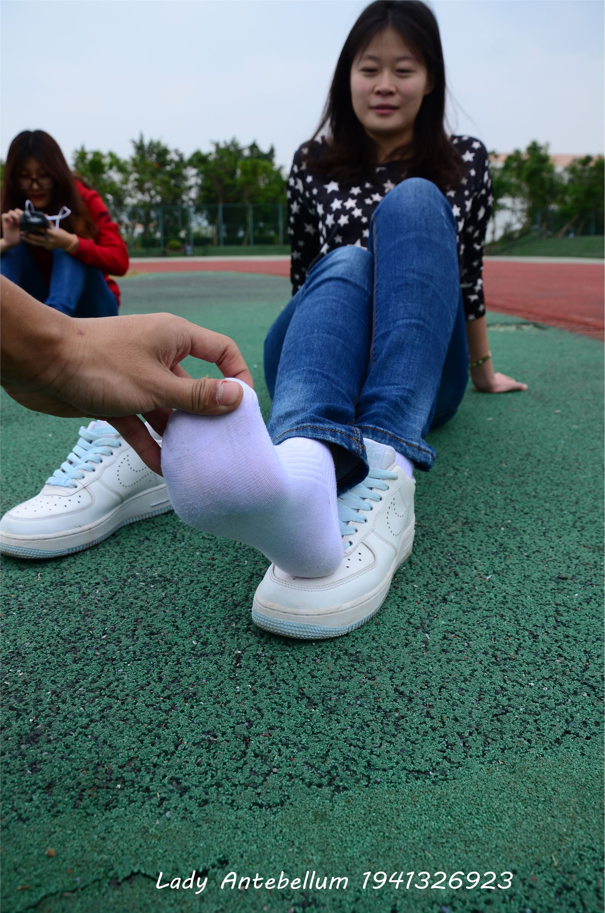 [战前女神] 恋足美腿棉袜女神级摄影套图 011