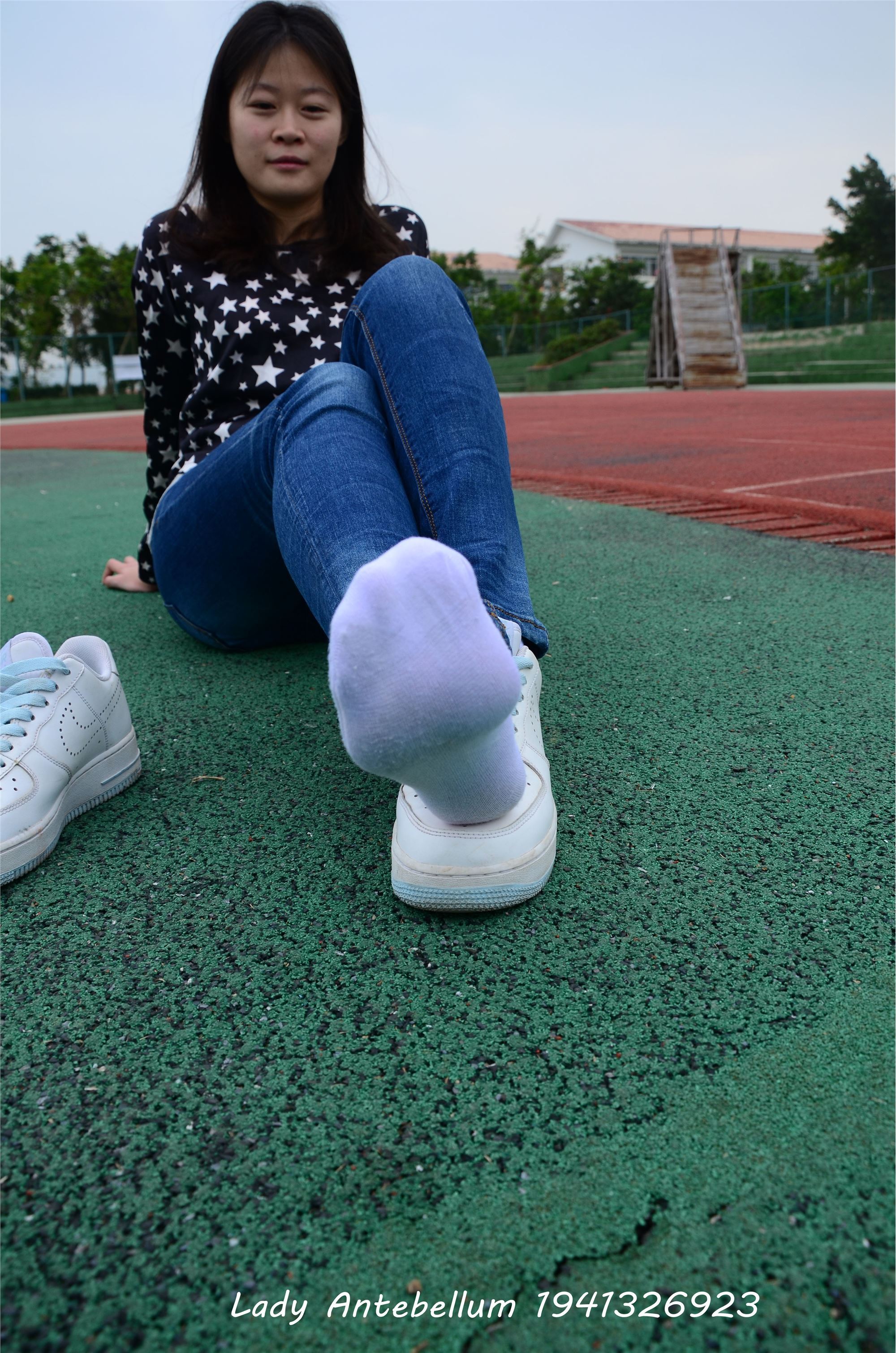 [战前女神] 恋足美腿棉袜女神级摄影套图 011