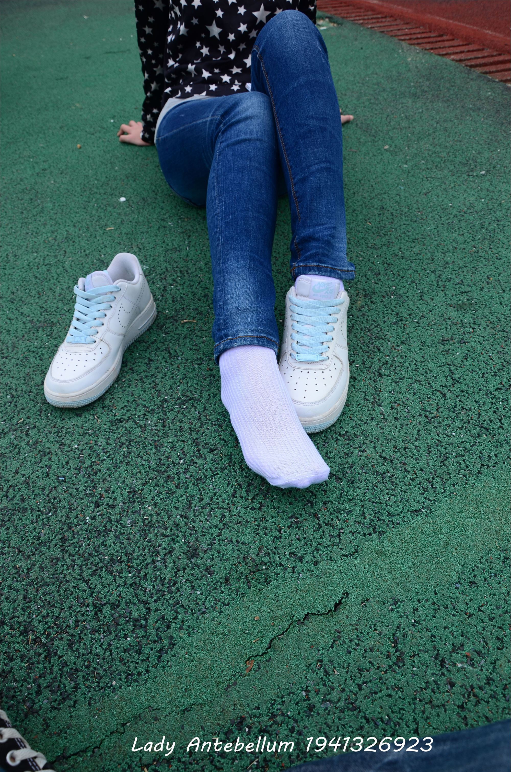 [战前女神] 恋足美腿棉袜女神级摄影套图 011