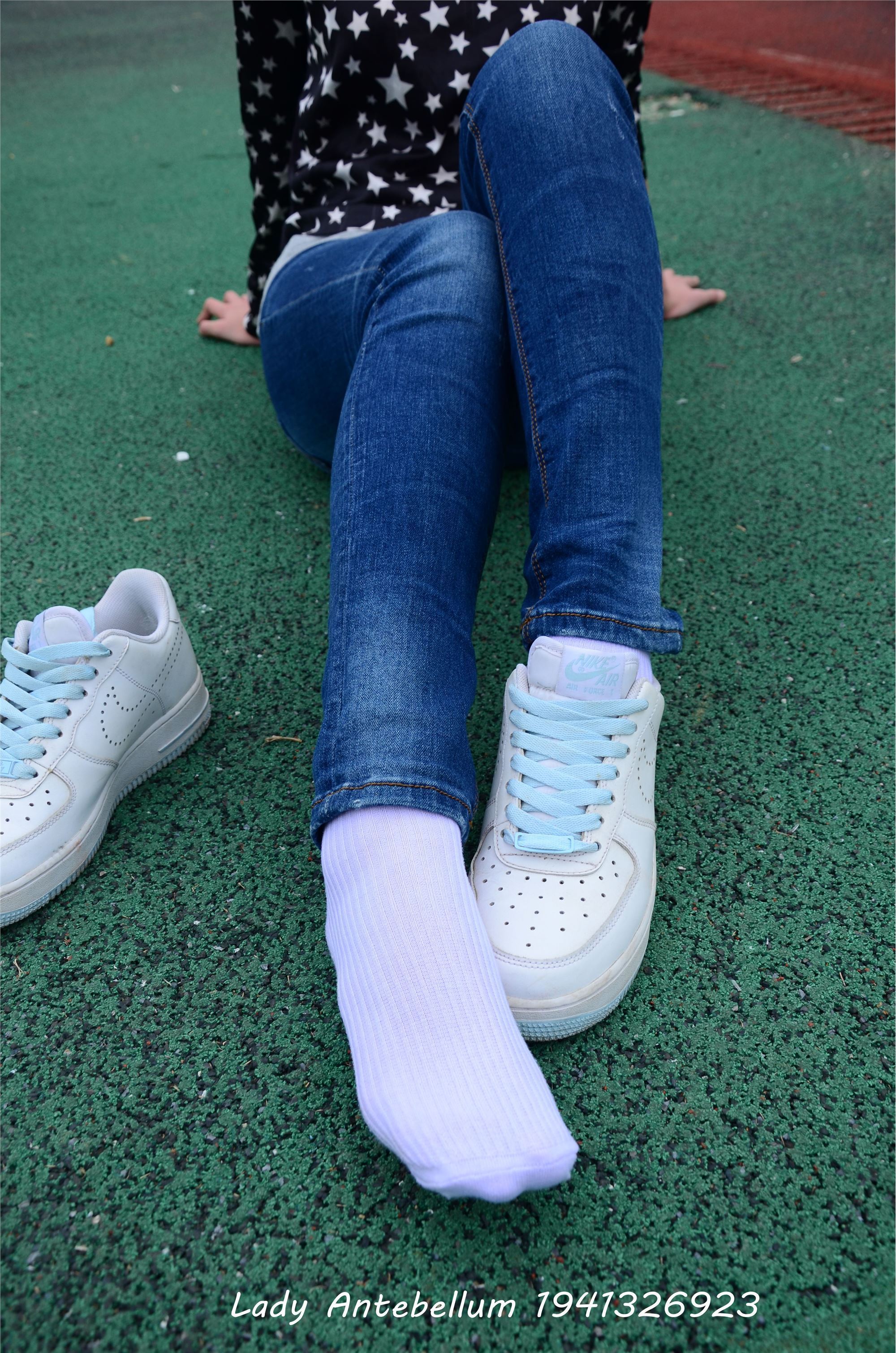 [战前女神] 恋足美腿棉袜女神级摄影套图 011