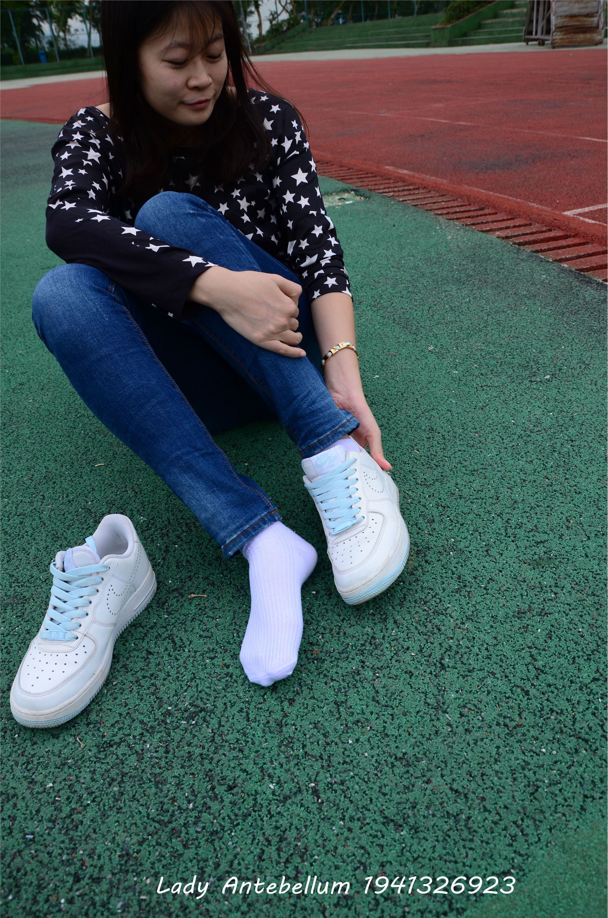 [战前女神] 恋足美腿棉袜女神级摄影套图 011