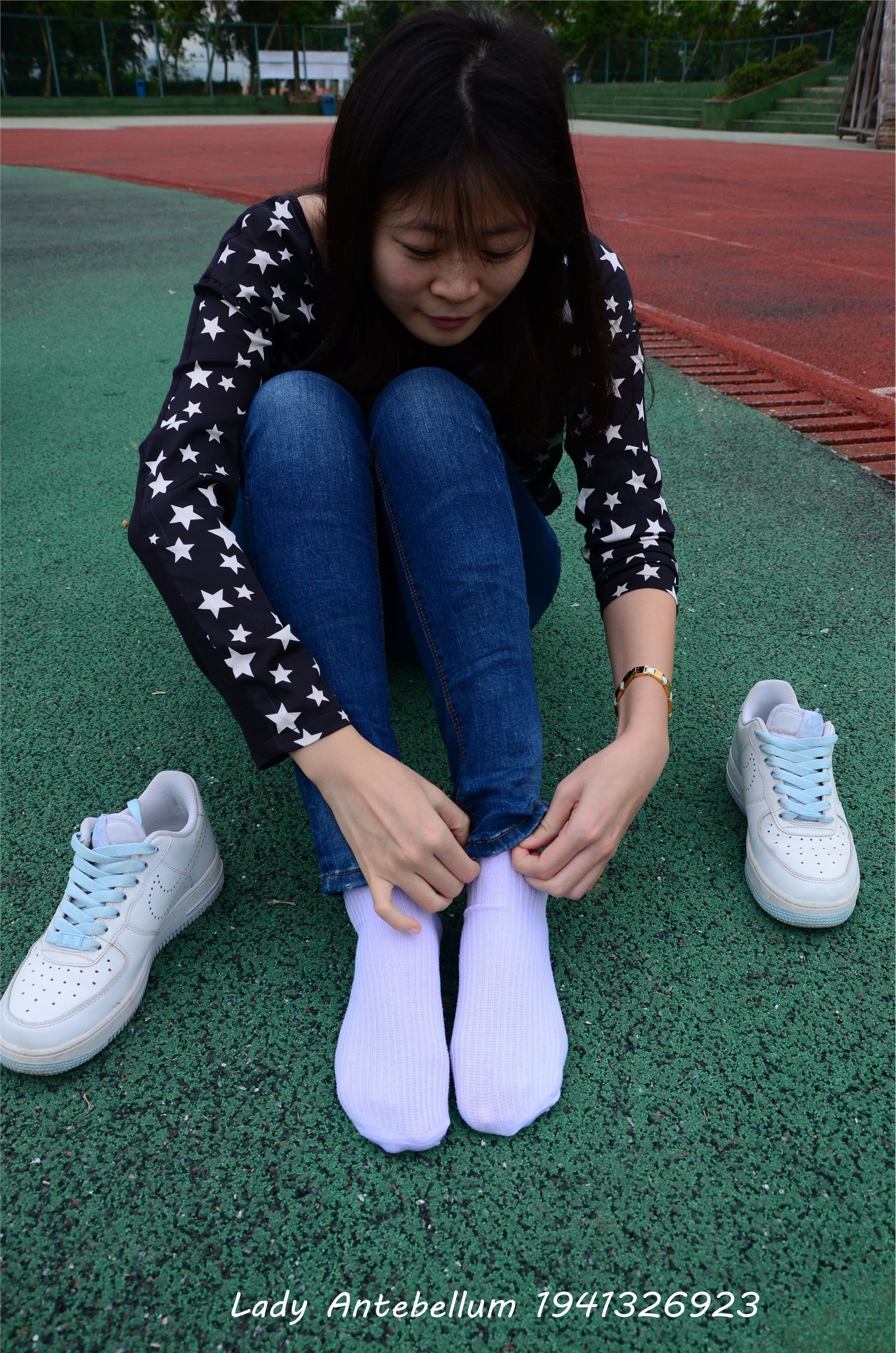 [战前女神] 恋足美腿棉袜女神级摄影套图 011