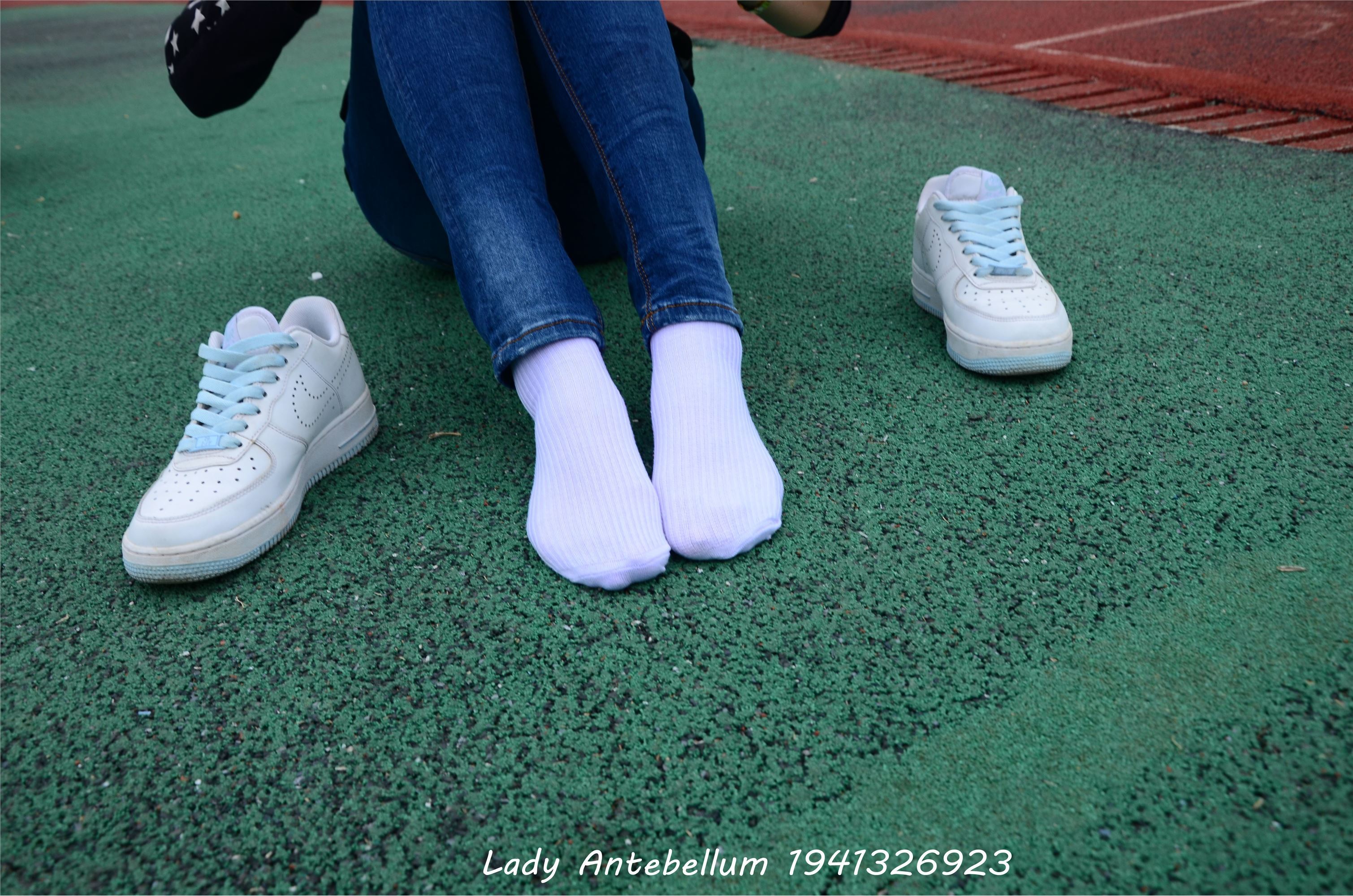 [战前女神] 恋足美腿棉袜女神级摄影套图 011