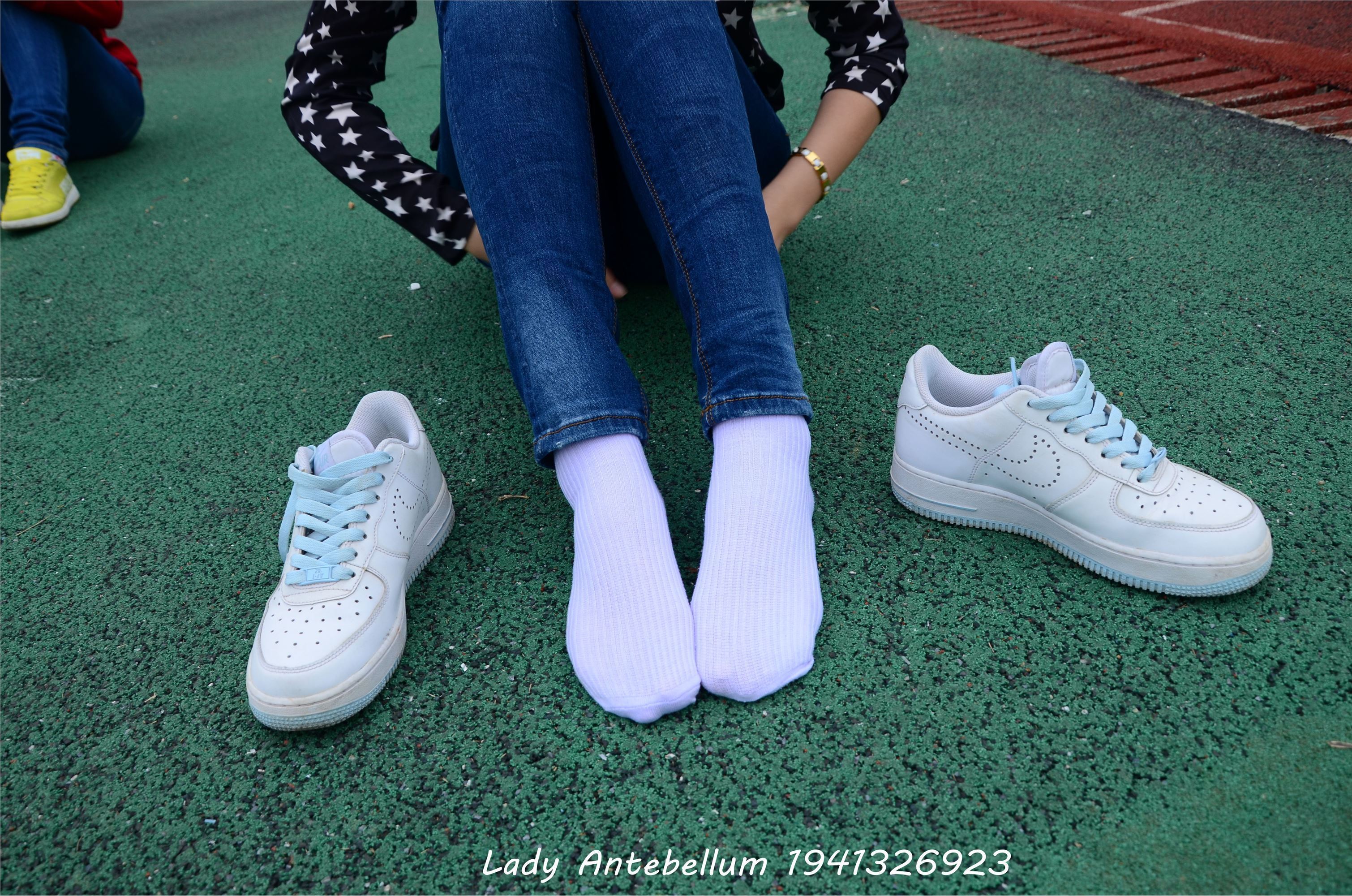 [战前女神] 恋足美腿棉袜女神级摄影套图 011