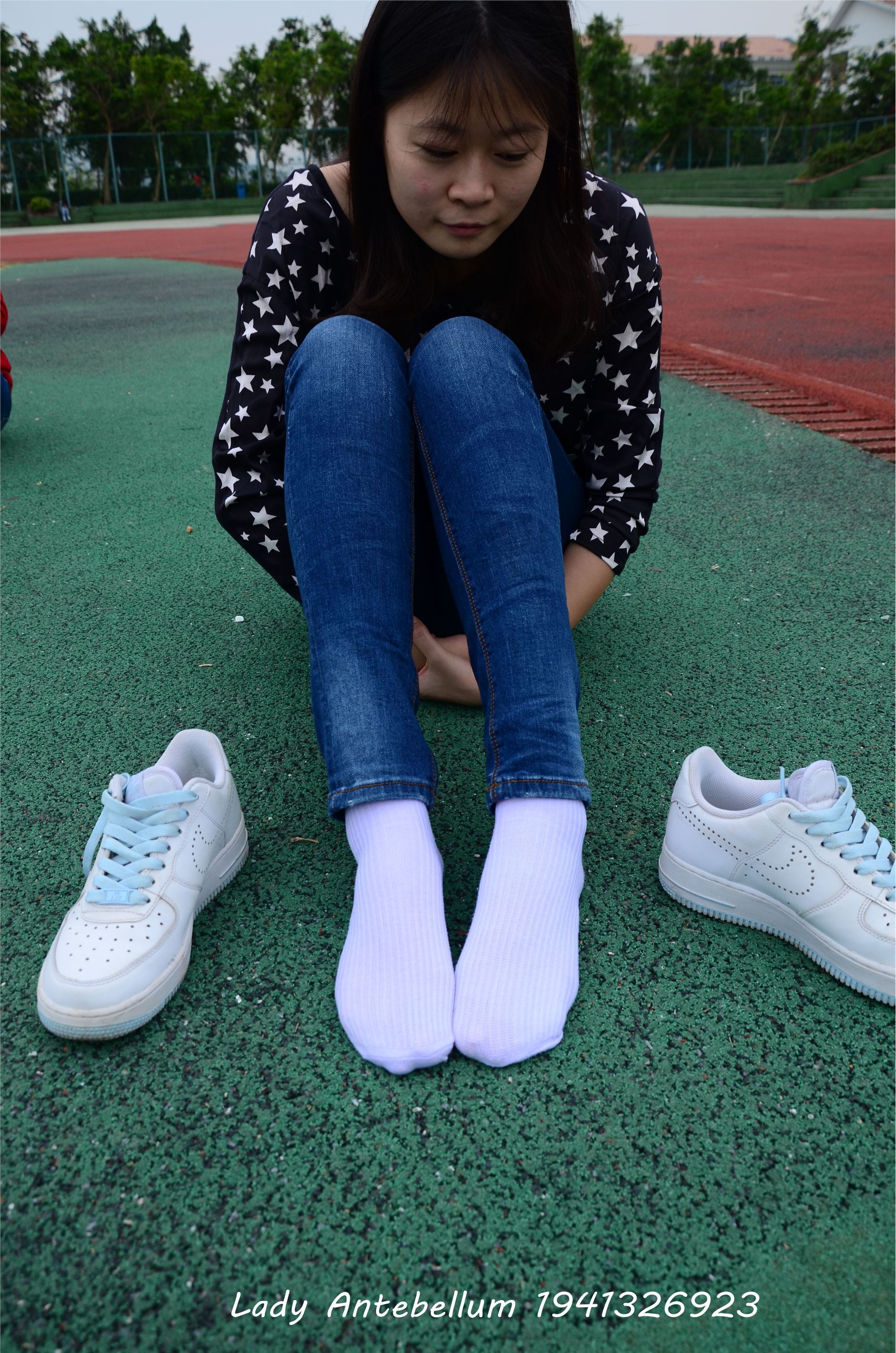 [战前女神] 恋足美腿棉袜女神级摄影套图 011