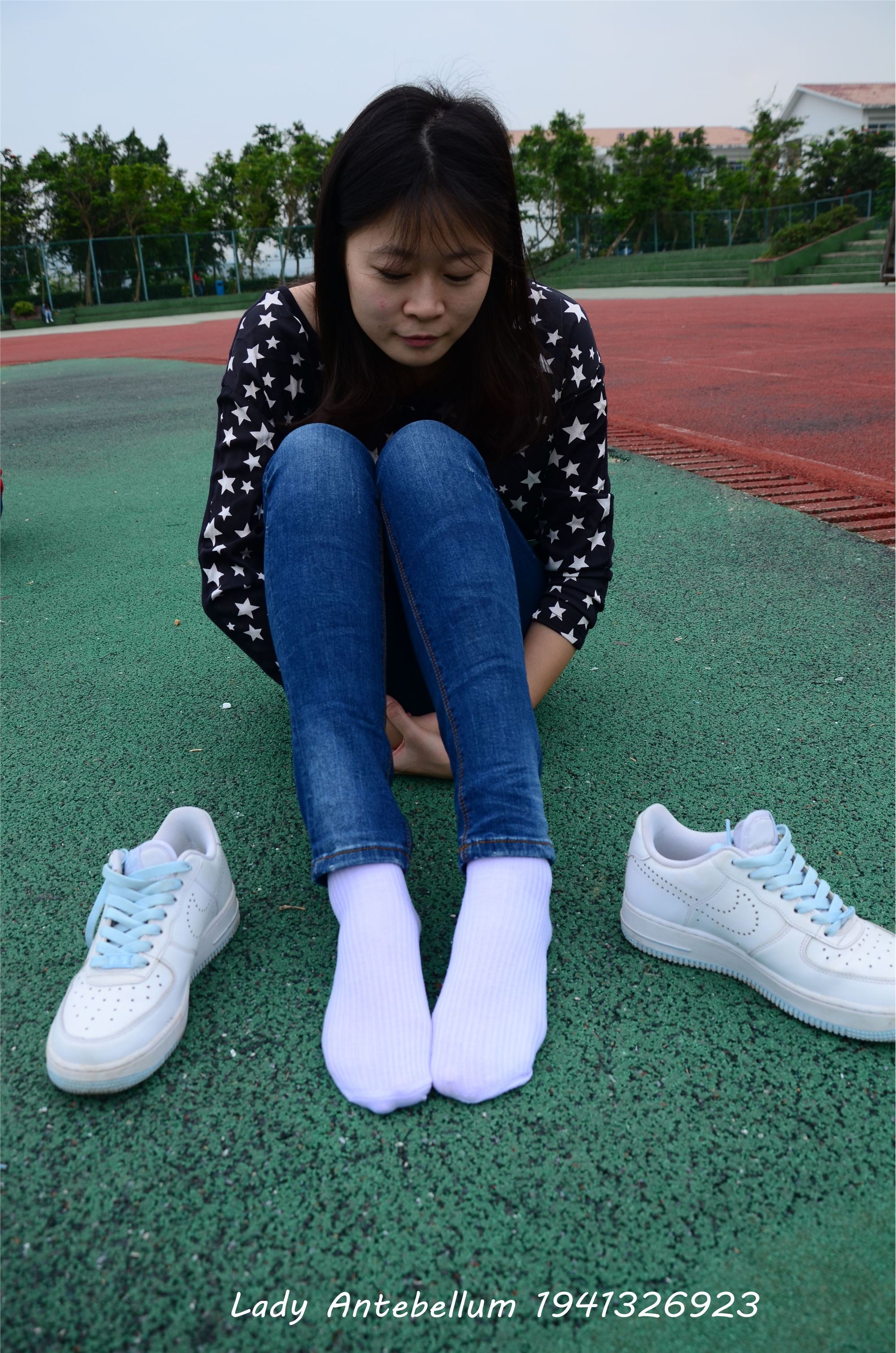 [战前女神] 恋足美腿棉袜女神级摄影套图 011