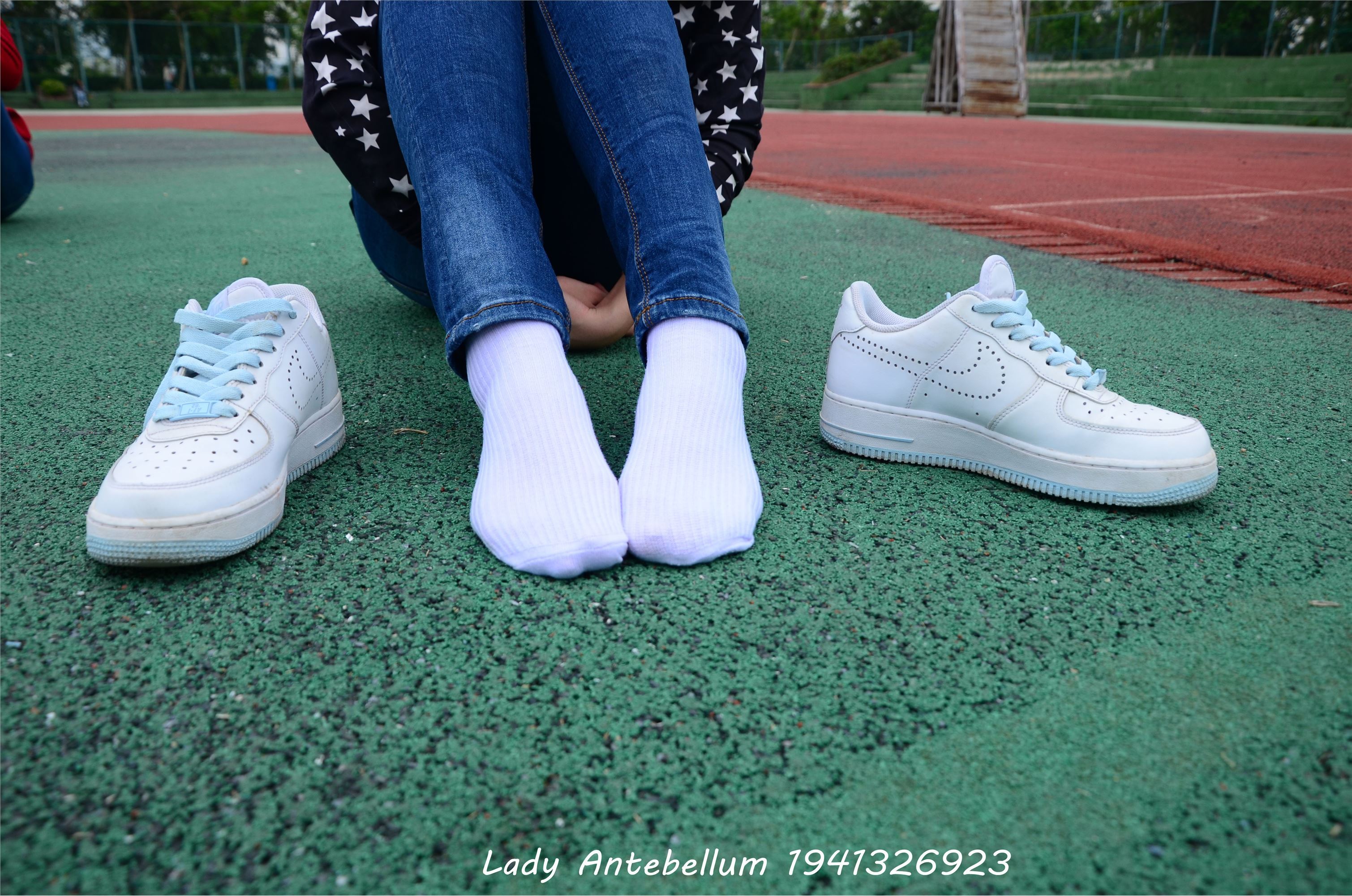 [战前女神] 恋足美腿棉袜女神级摄影套图 011