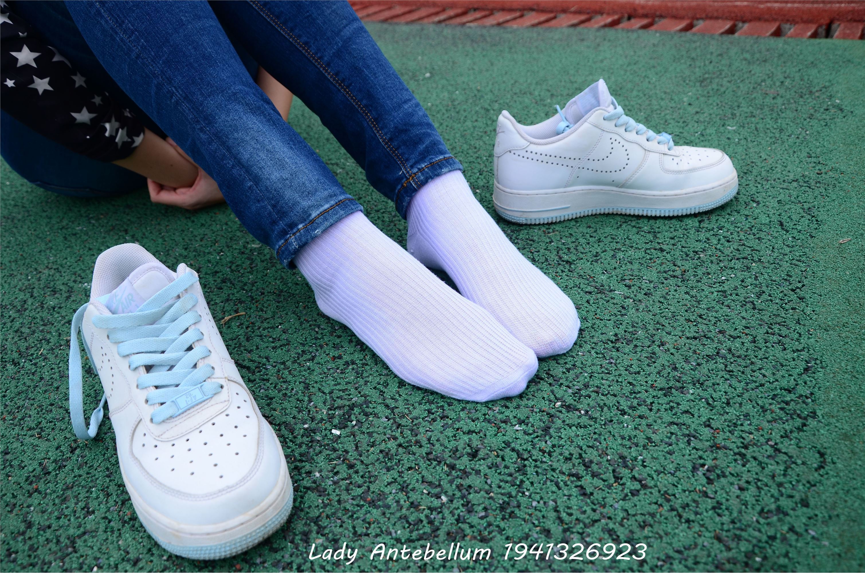 [战前女神] 恋足美腿棉袜女神级摄影套图 011