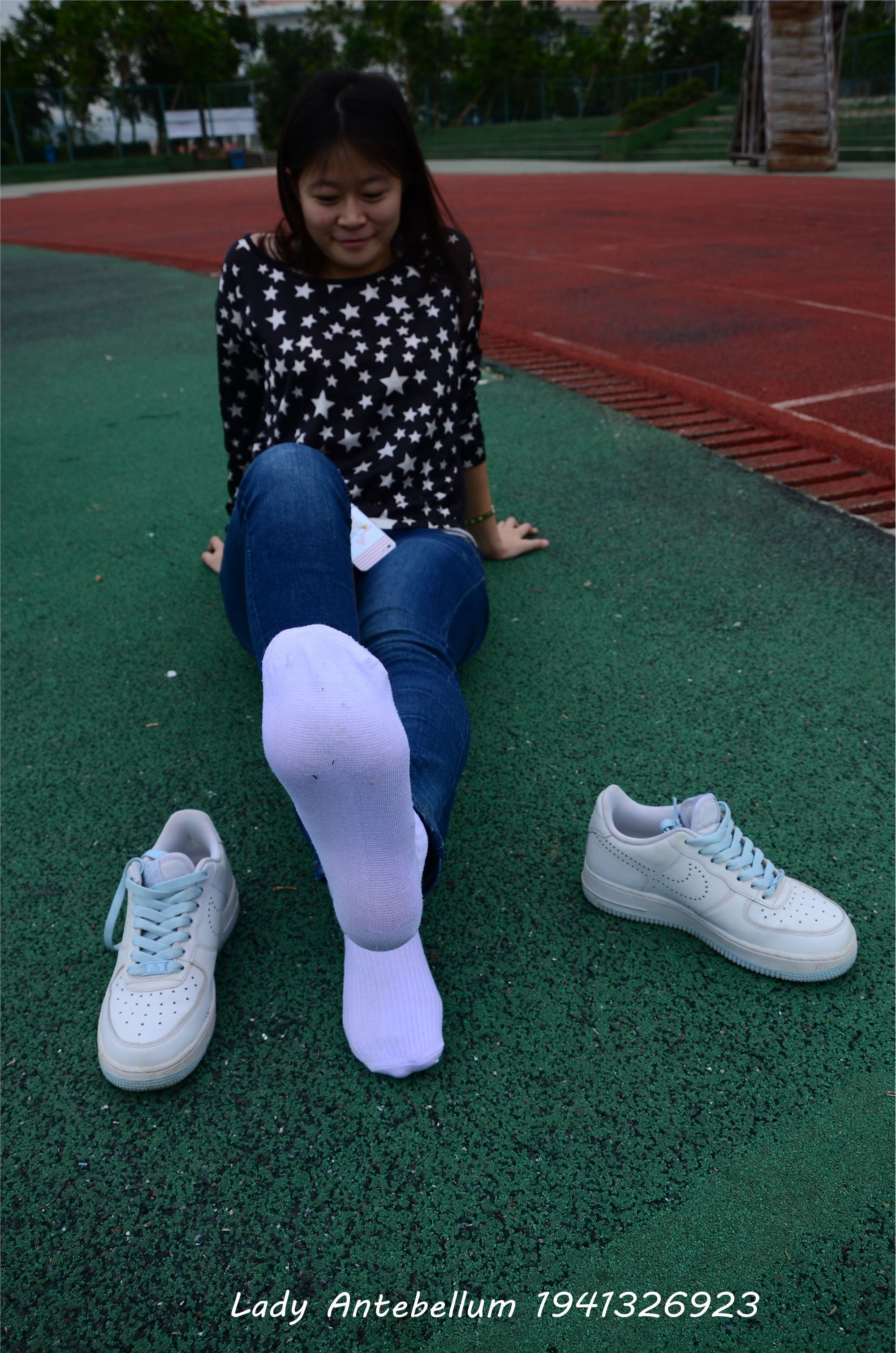 [战前女神] 恋足美腿棉袜女神级摄影套图 011