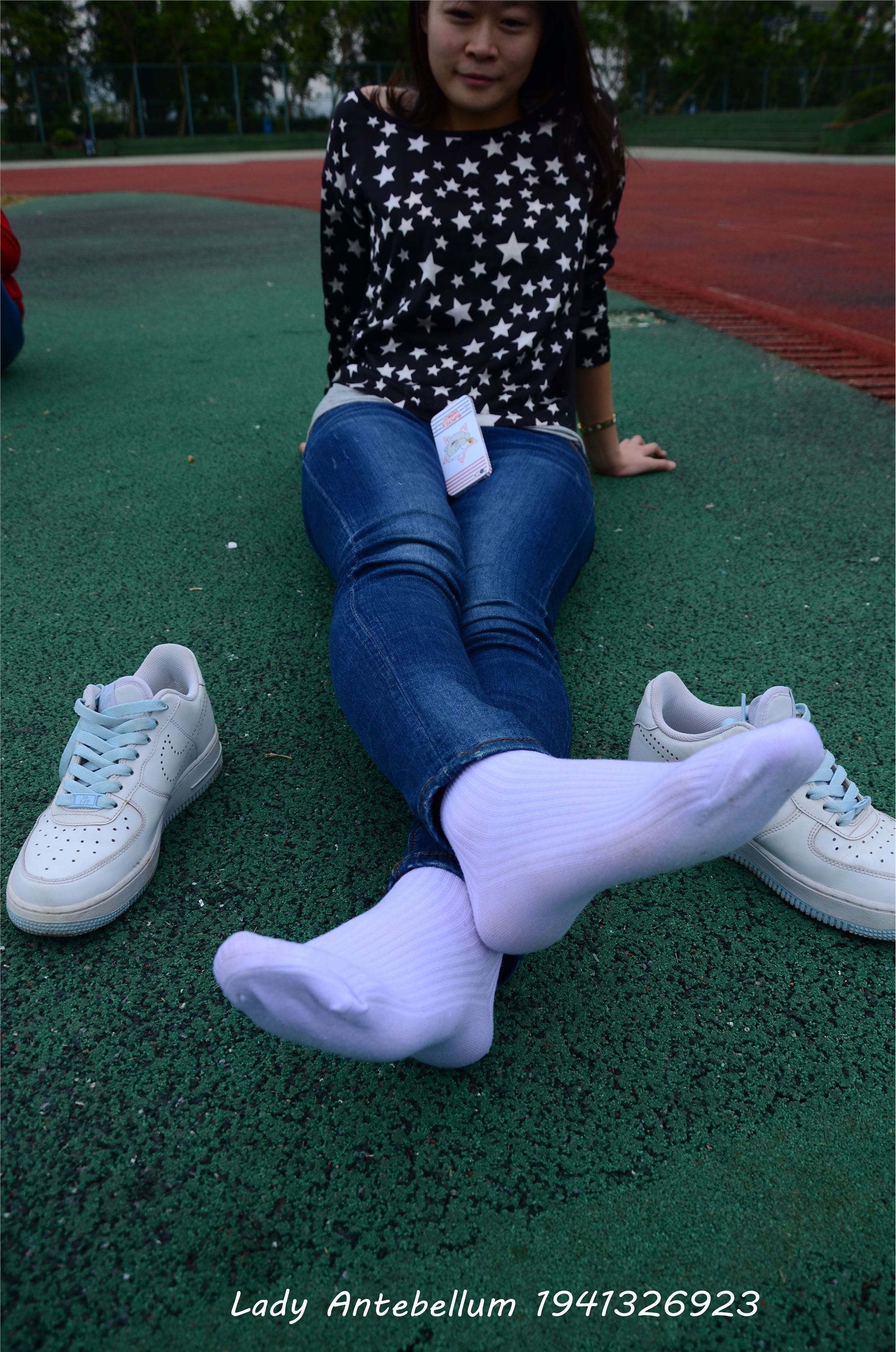 [战前女神] 恋足美腿棉袜女神级摄影套图 011