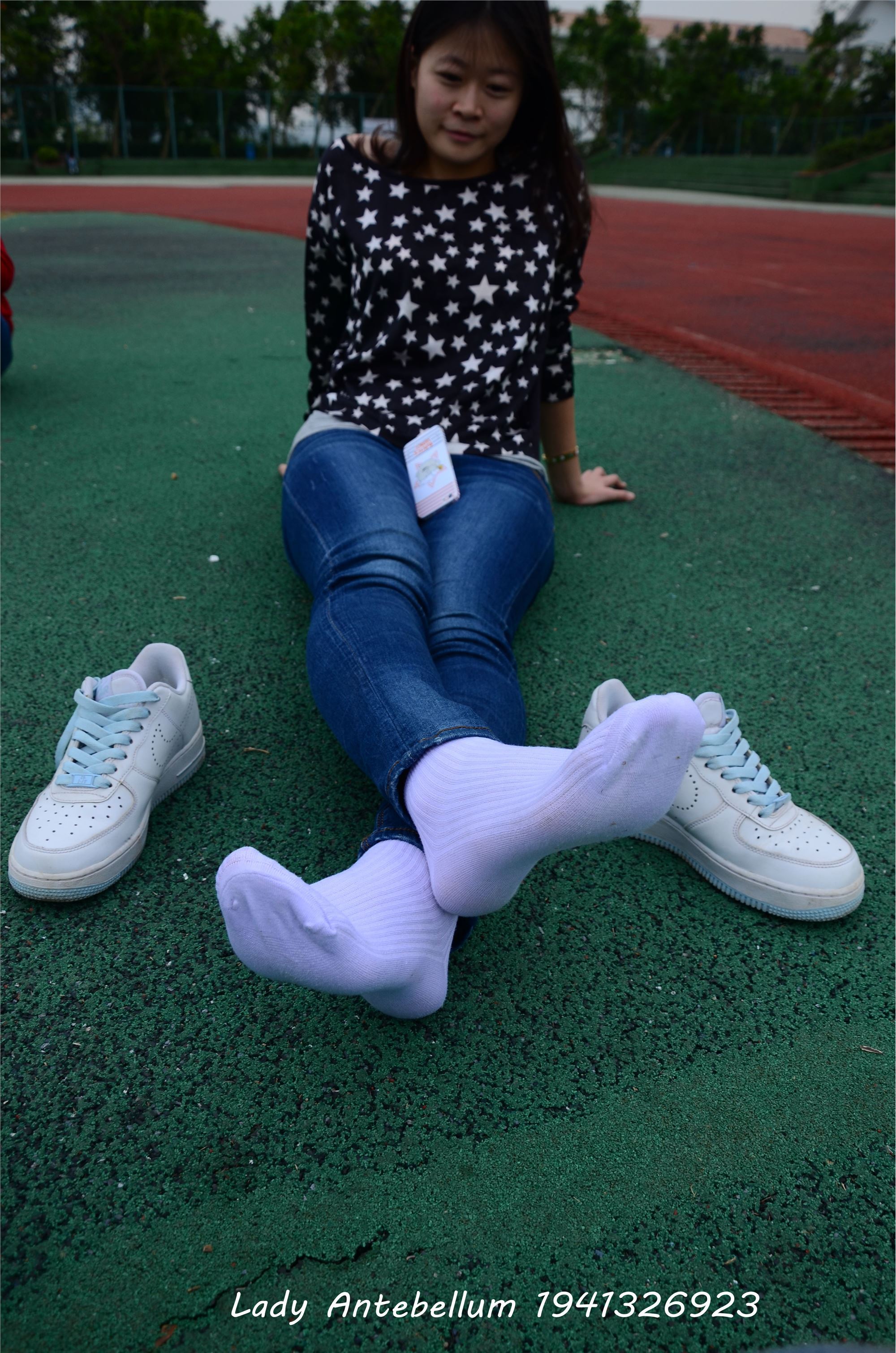 [战前女神] 恋足美腿棉袜女神级摄影套图 011