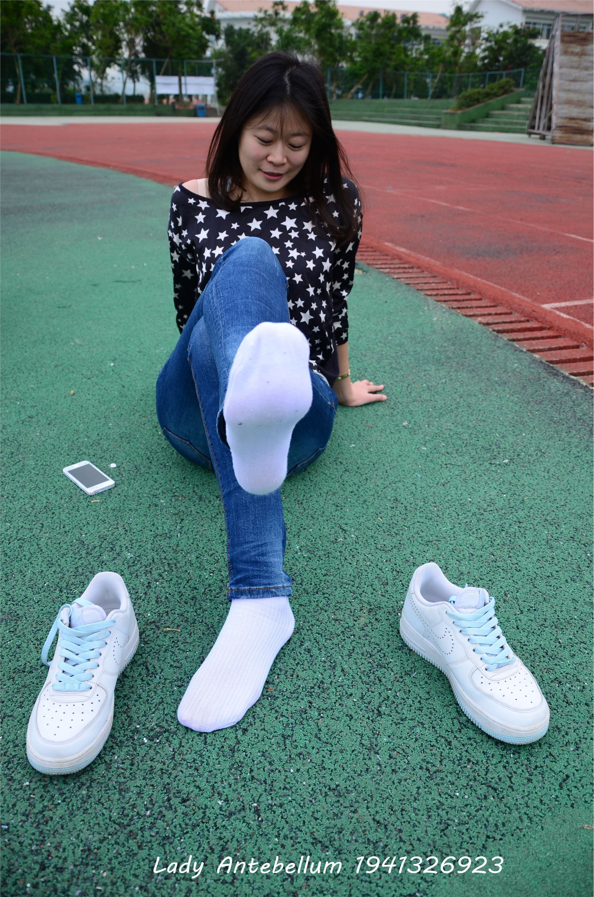 [战前女神] 恋足美腿棉袜女神级摄影套图 011