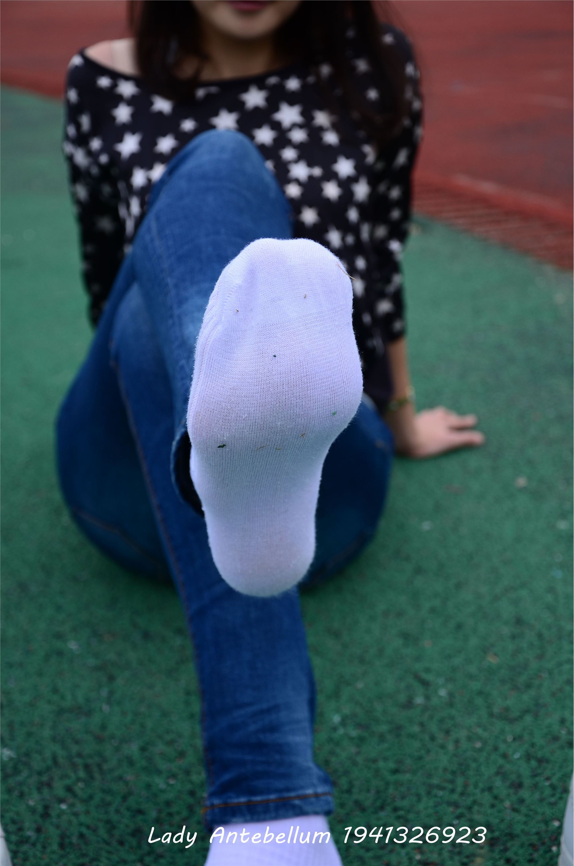 [战前女神] 恋足美腿棉袜女神级摄影套图 011