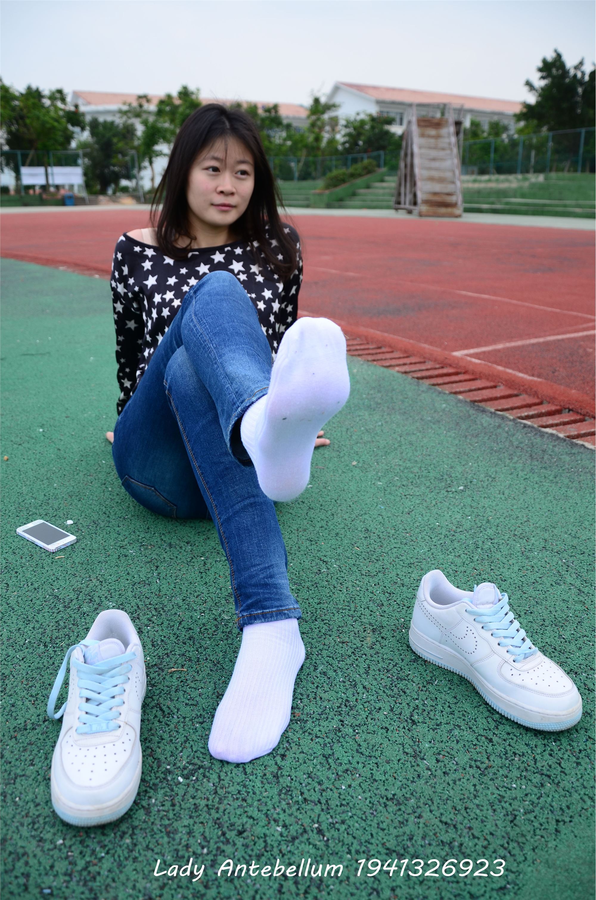 [战前女神] 恋足美腿棉袜女神级摄影套图 011