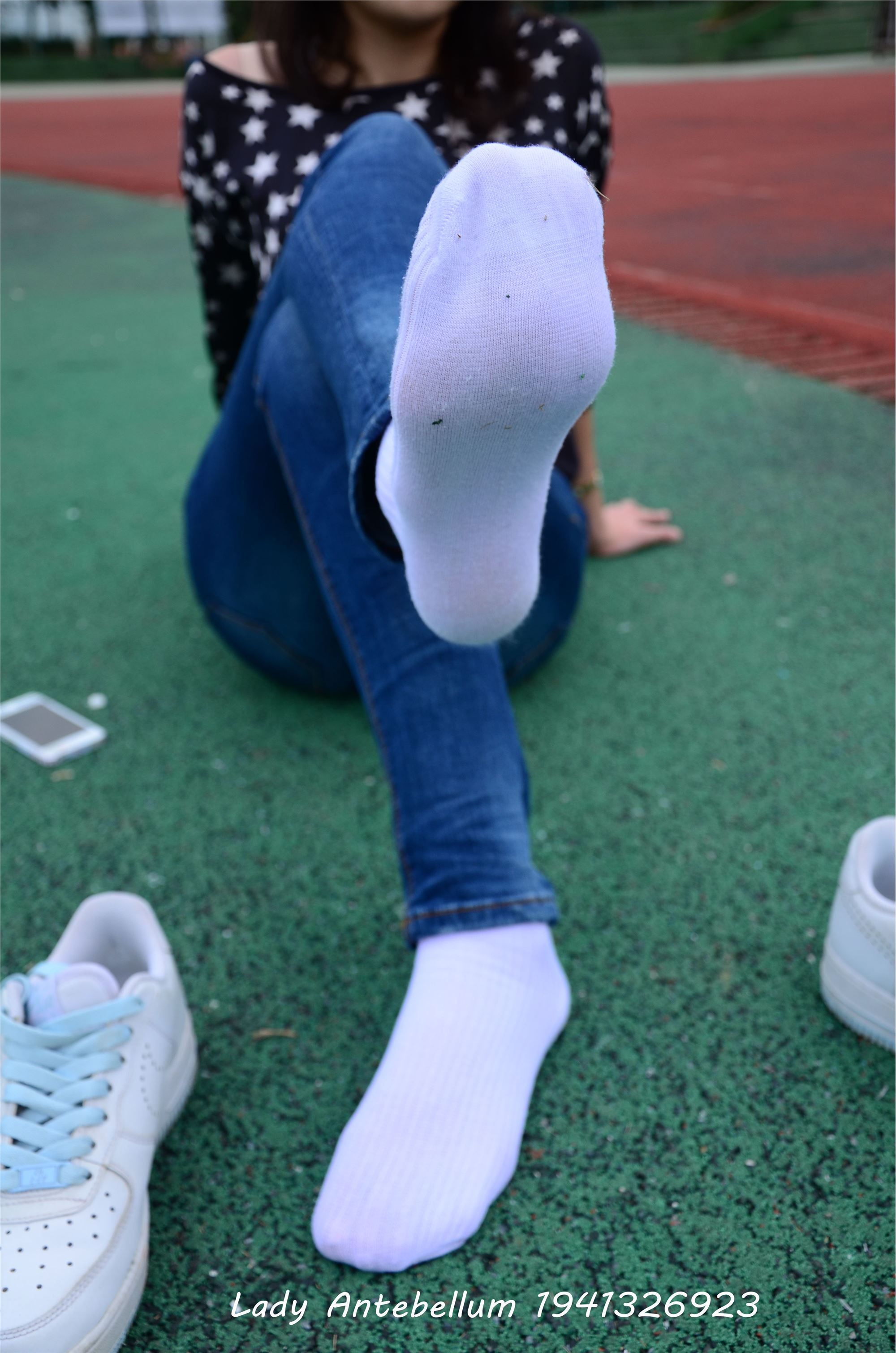 [战前女神] 恋足美腿棉袜女神级摄影套图 011