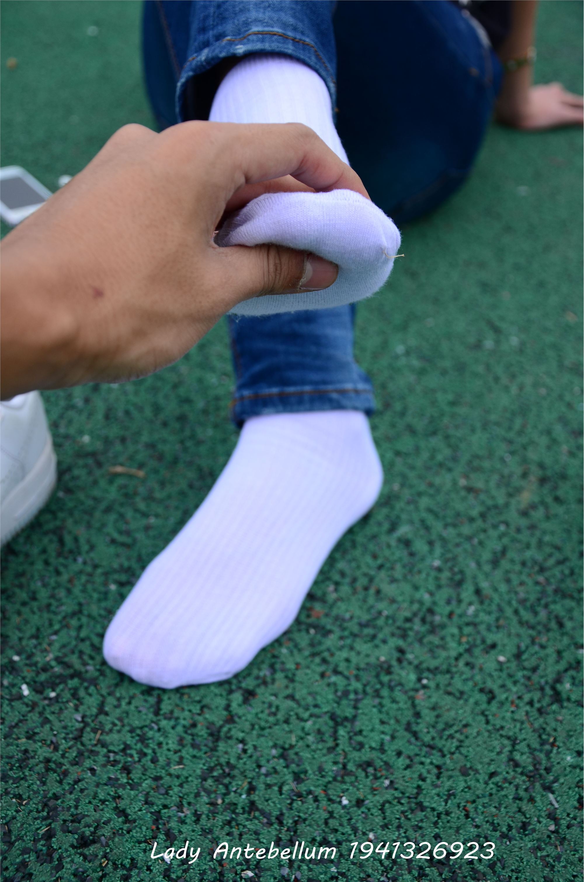 [战前女神] 恋足美腿棉袜女神级摄影套图 011