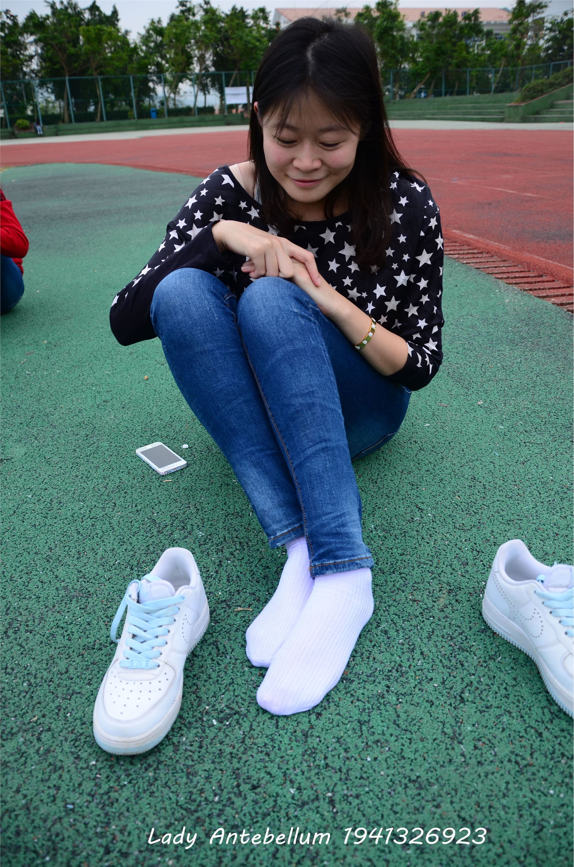 [战前女神] 恋足美腿棉袜女神级摄影套图 011