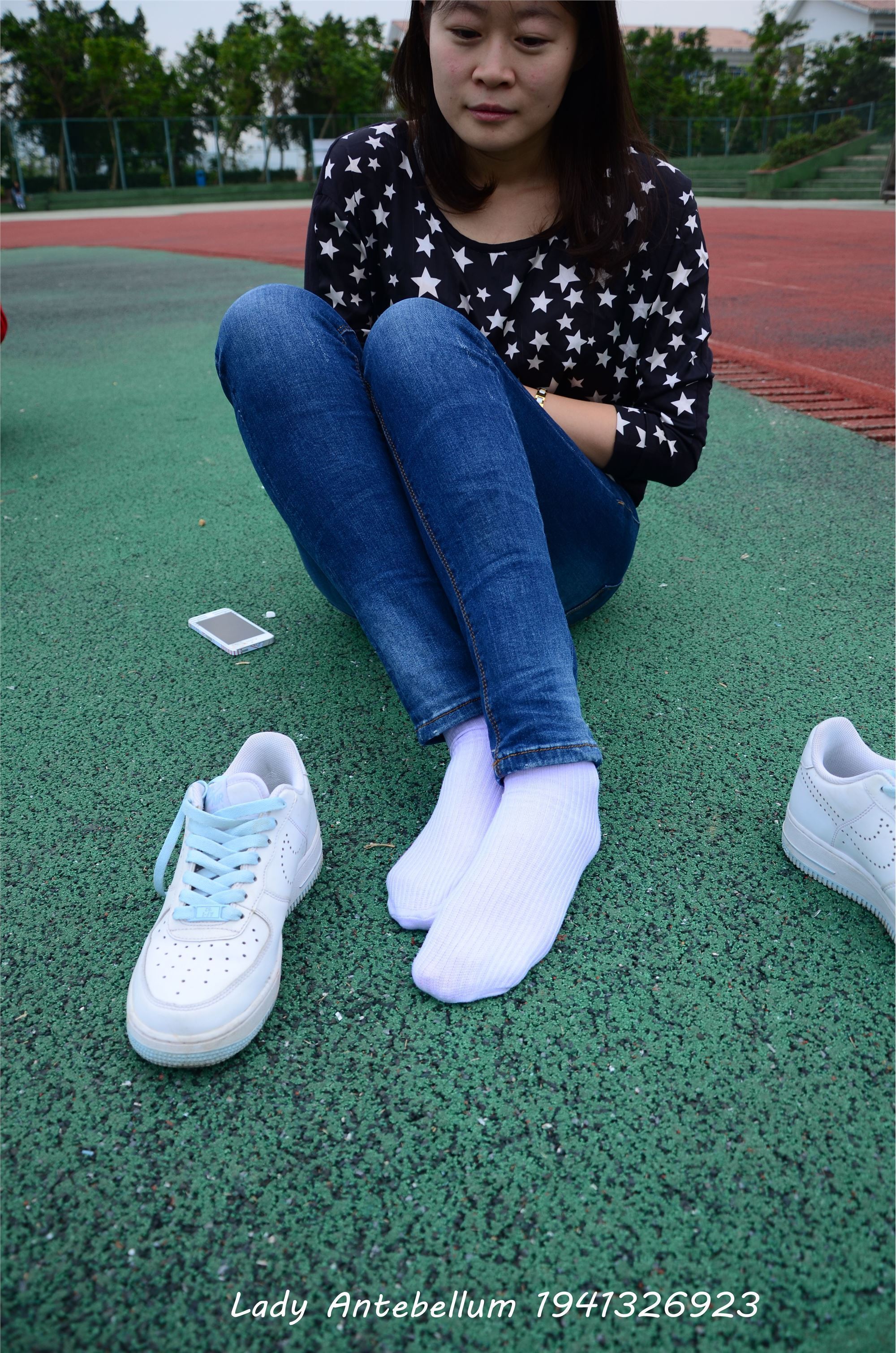 [战前女神] 恋足美腿棉袜女神级摄影套图 011