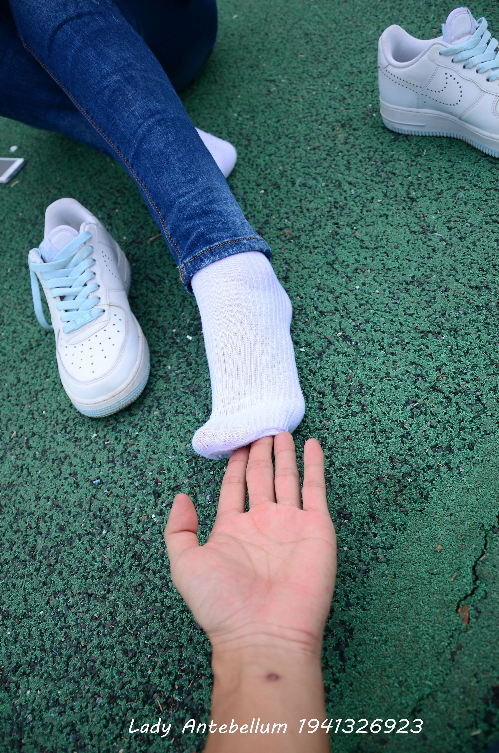 [战前女神] 恋足美腿棉袜女神级摄影套图 011