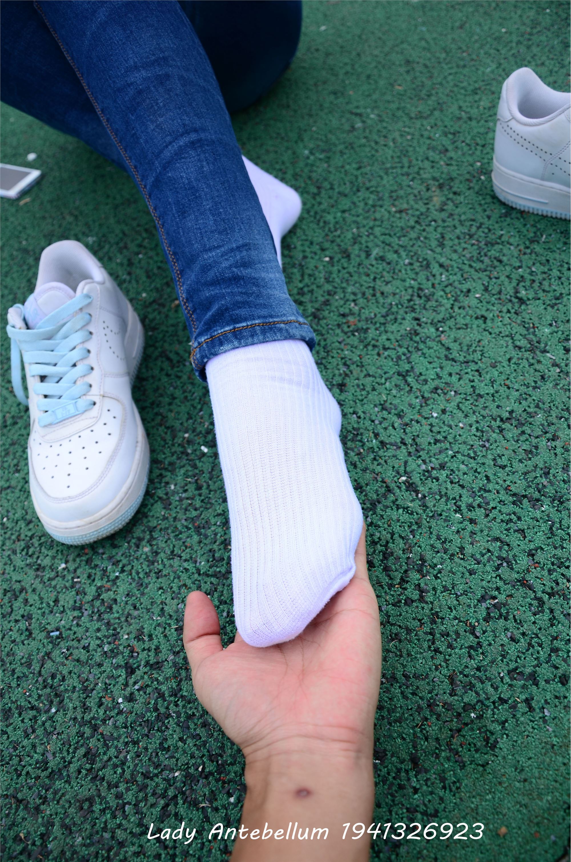 [战前女神] 恋足美腿棉袜女神级摄影套图 011