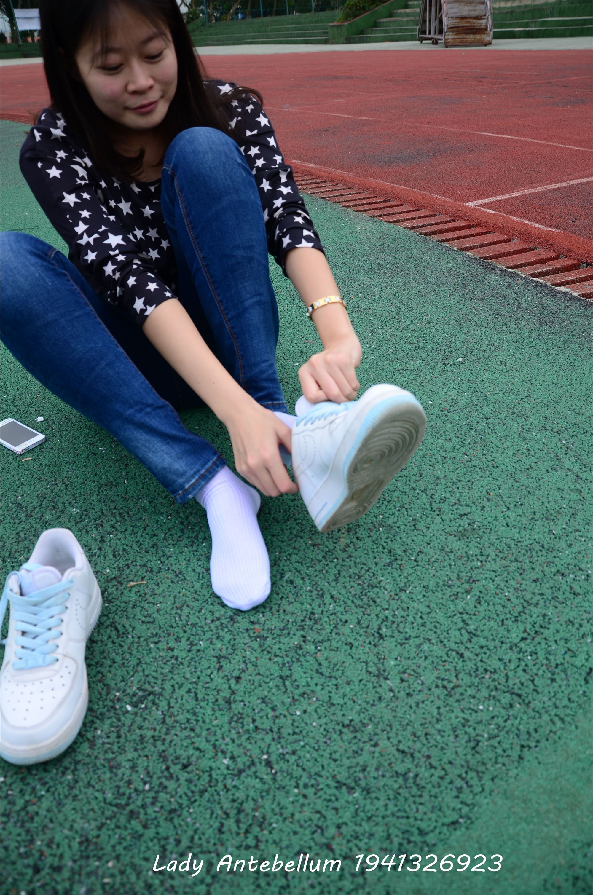 [战前女神] 恋足美腿棉袜女神级摄影套图 011