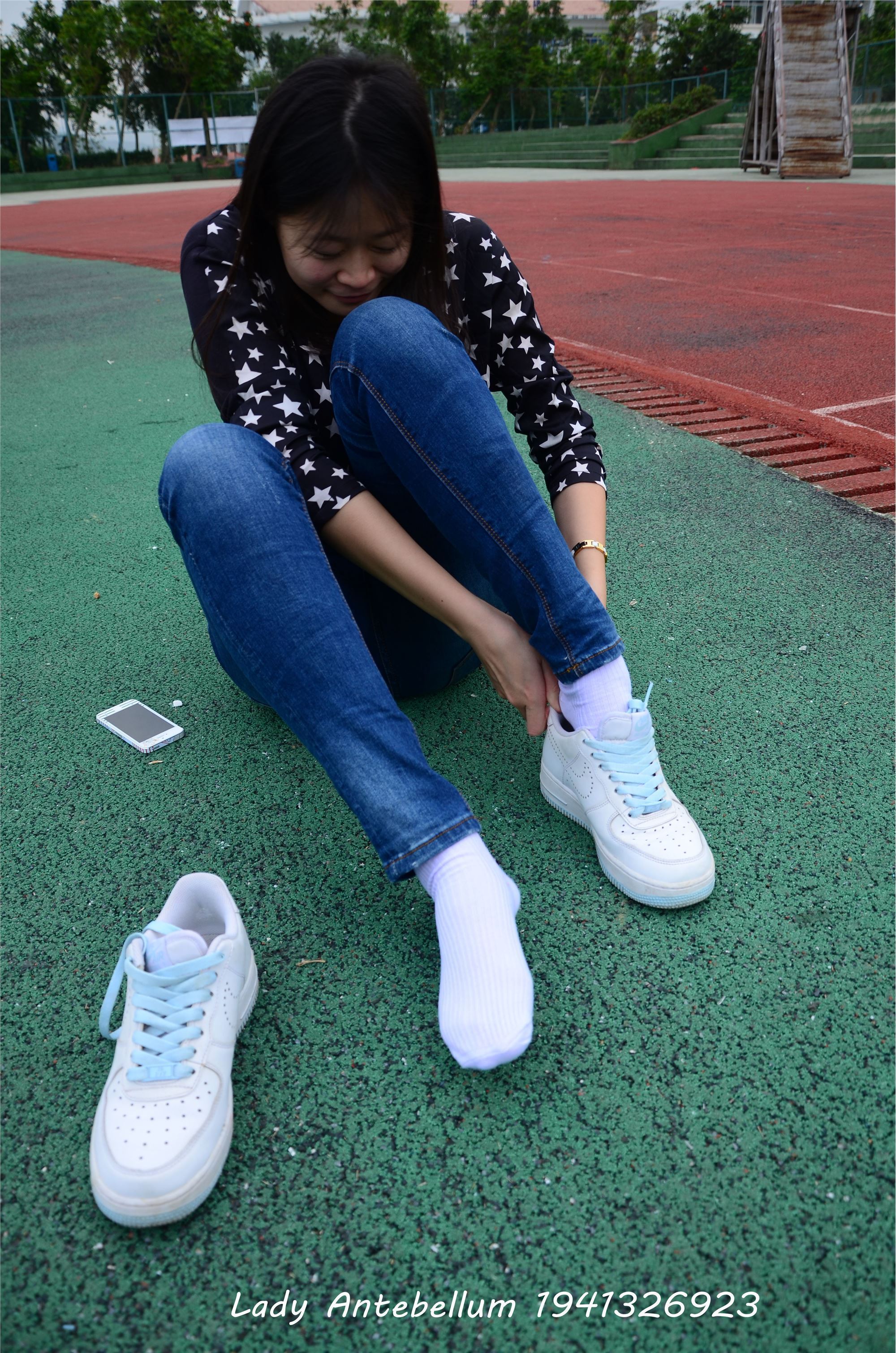 [战前女神] 恋足美腿棉袜女神级摄影套图 011