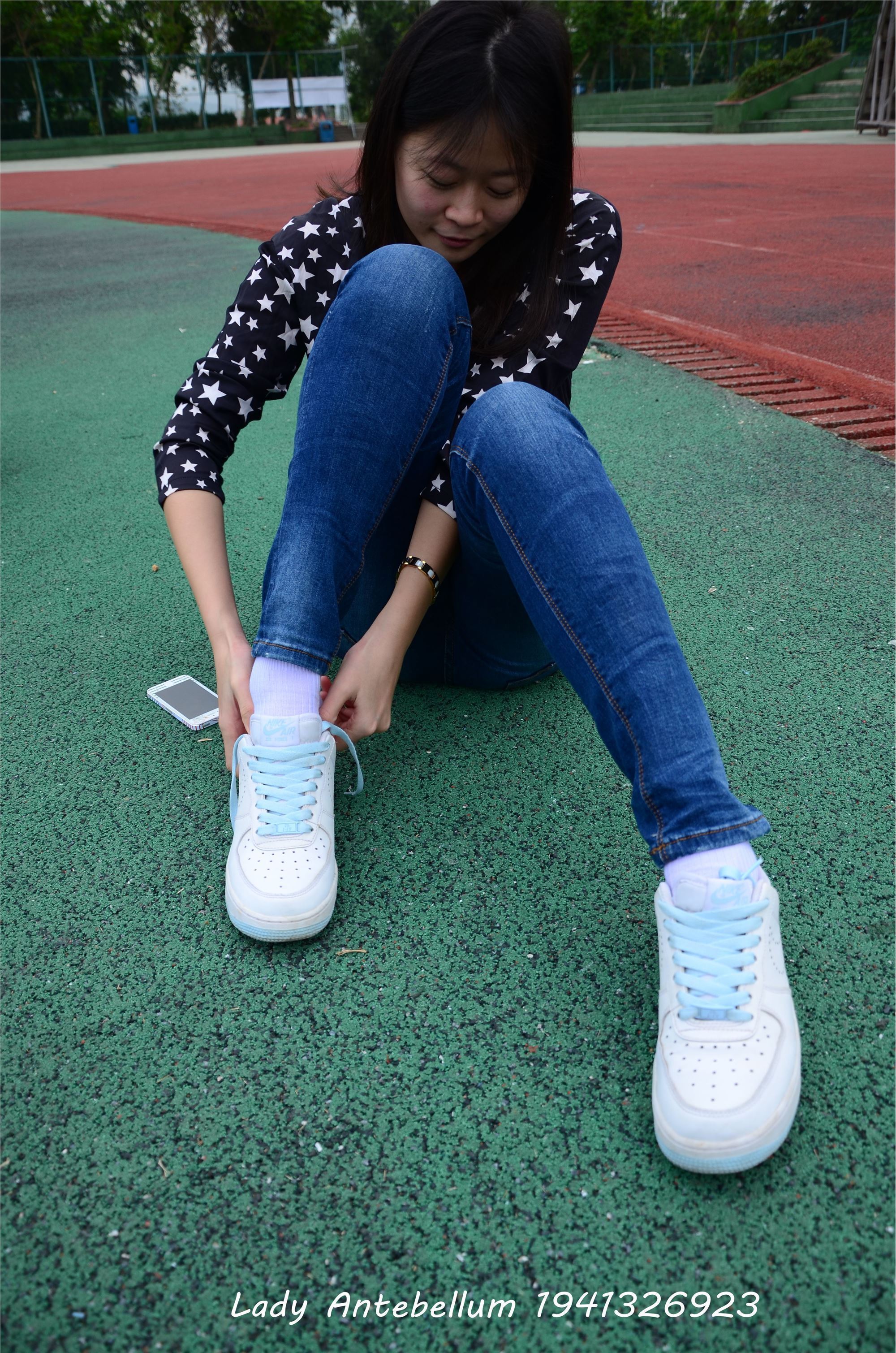 [战前女神] 恋足美腿棉袜女神级摄影套图 011