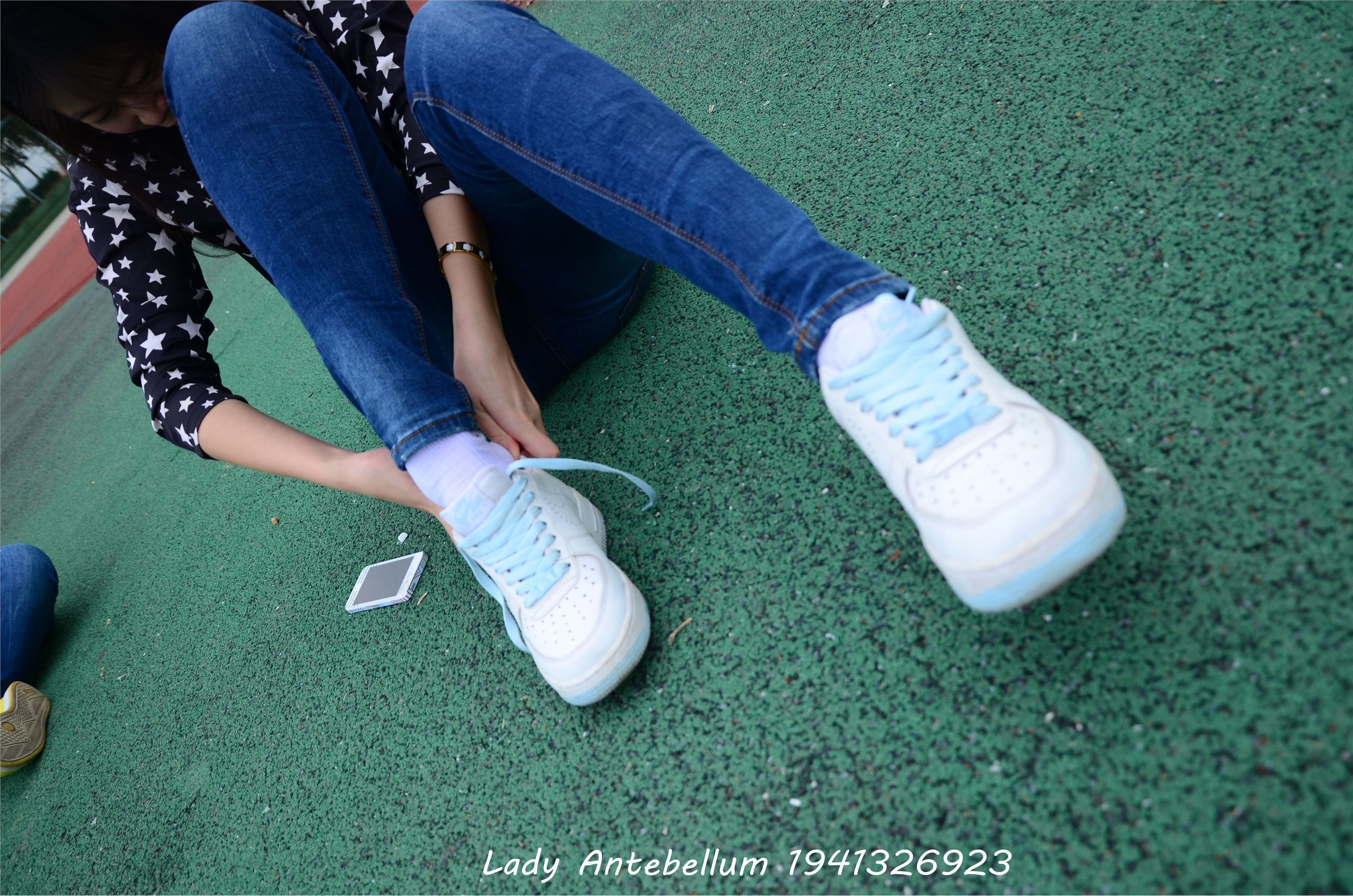 [战前女神] 恋足美腿棉袜女神级摄影套图 011