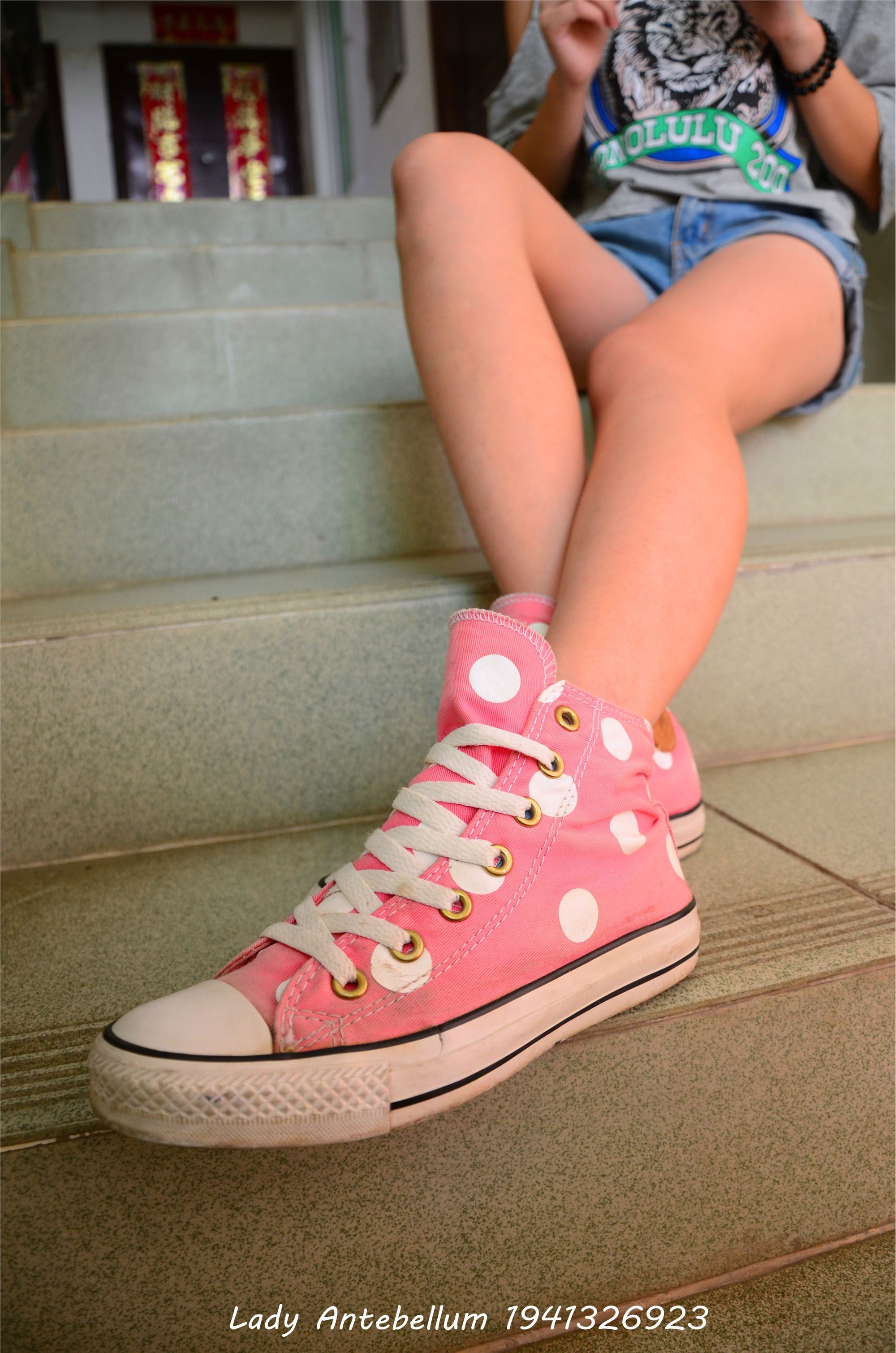 [战前女神] 恋足美腿棉袜女神级摄影套图 012