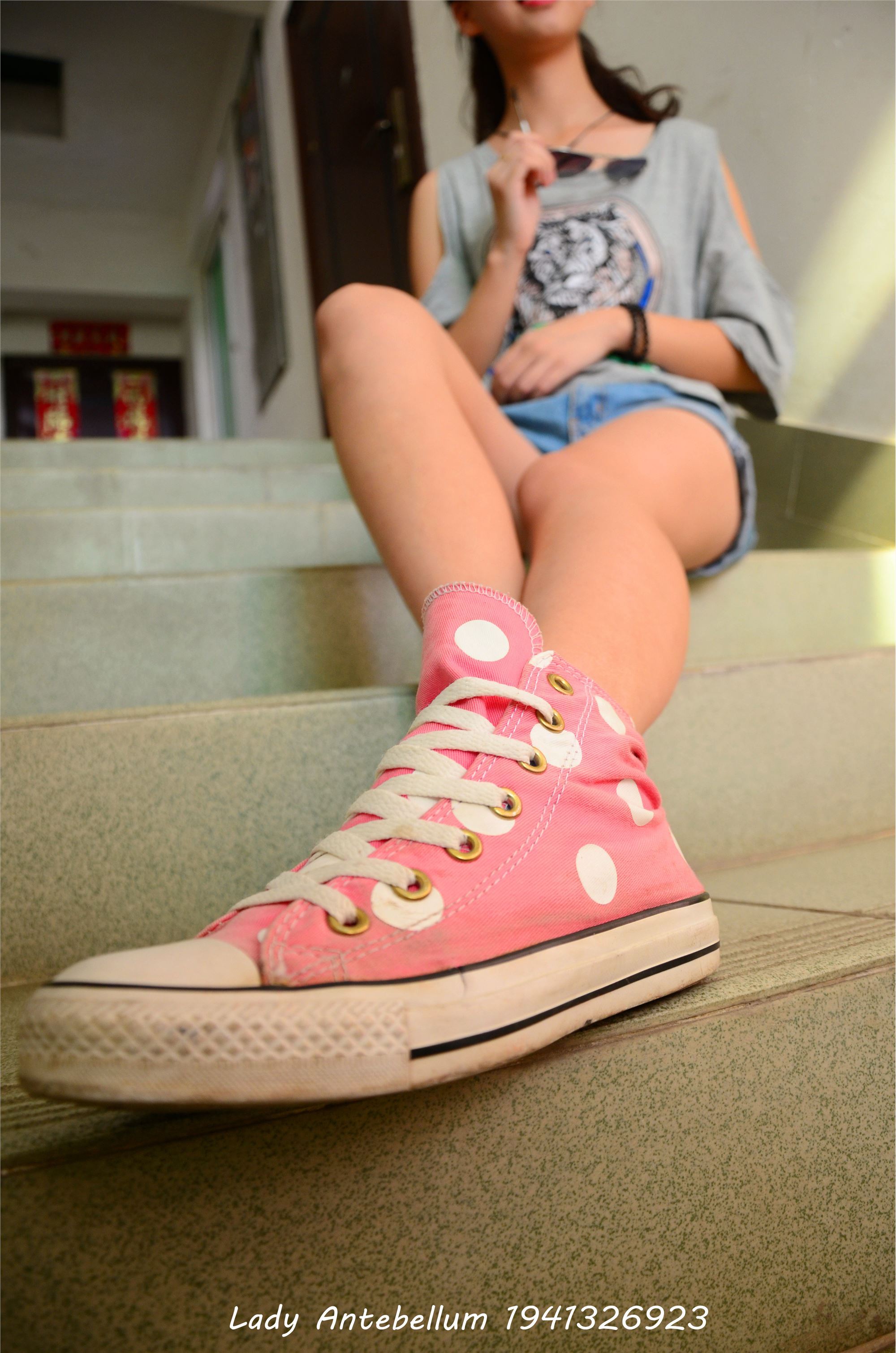 [战前女神] 恋足美腿棉袜女神级摄影套图 012