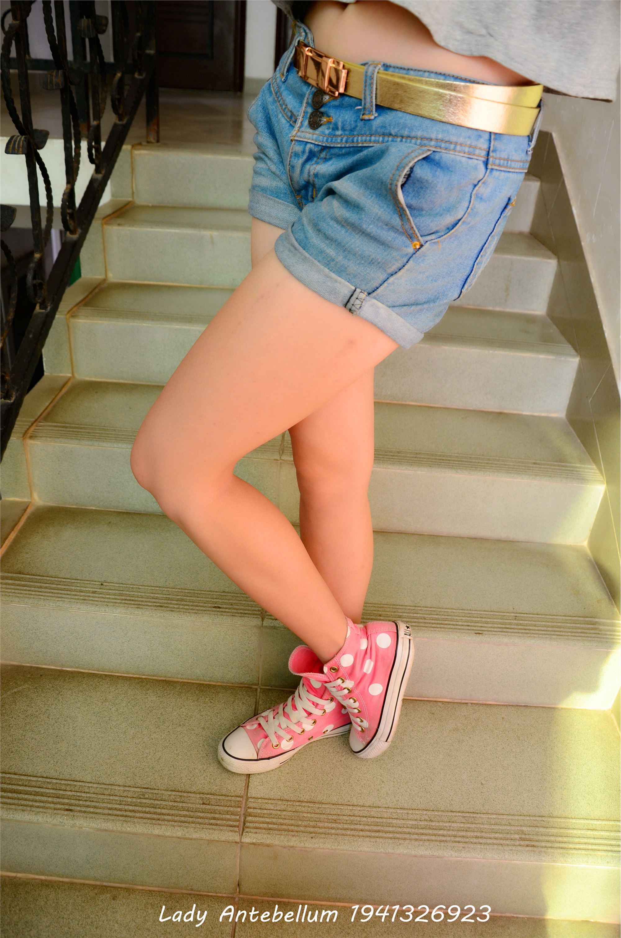 [战前女神] 恋足美腿棉袜女神级摄影套图 012