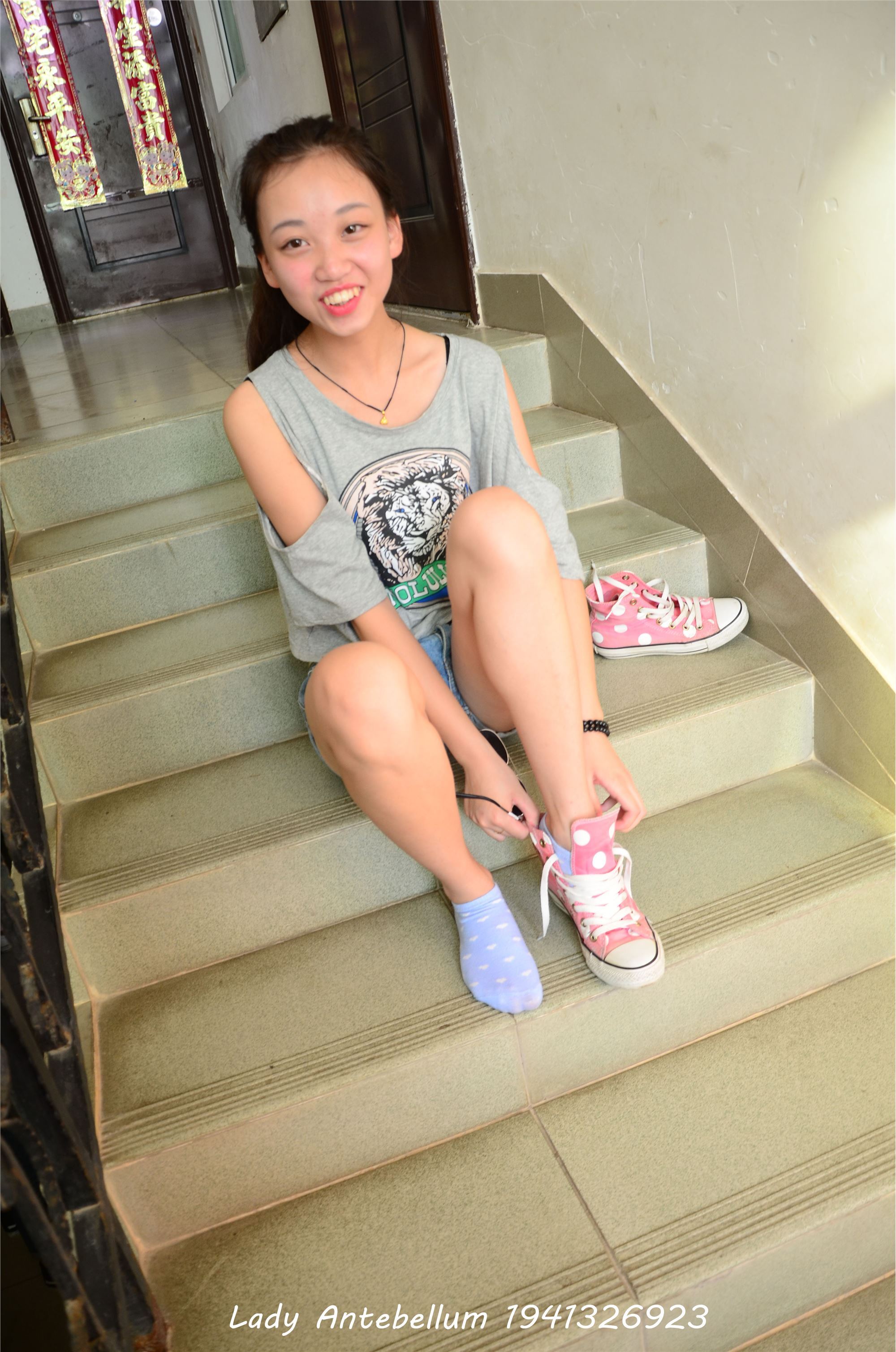 [战前女神] 恋足美腿棉袜女神级摄影套图 012