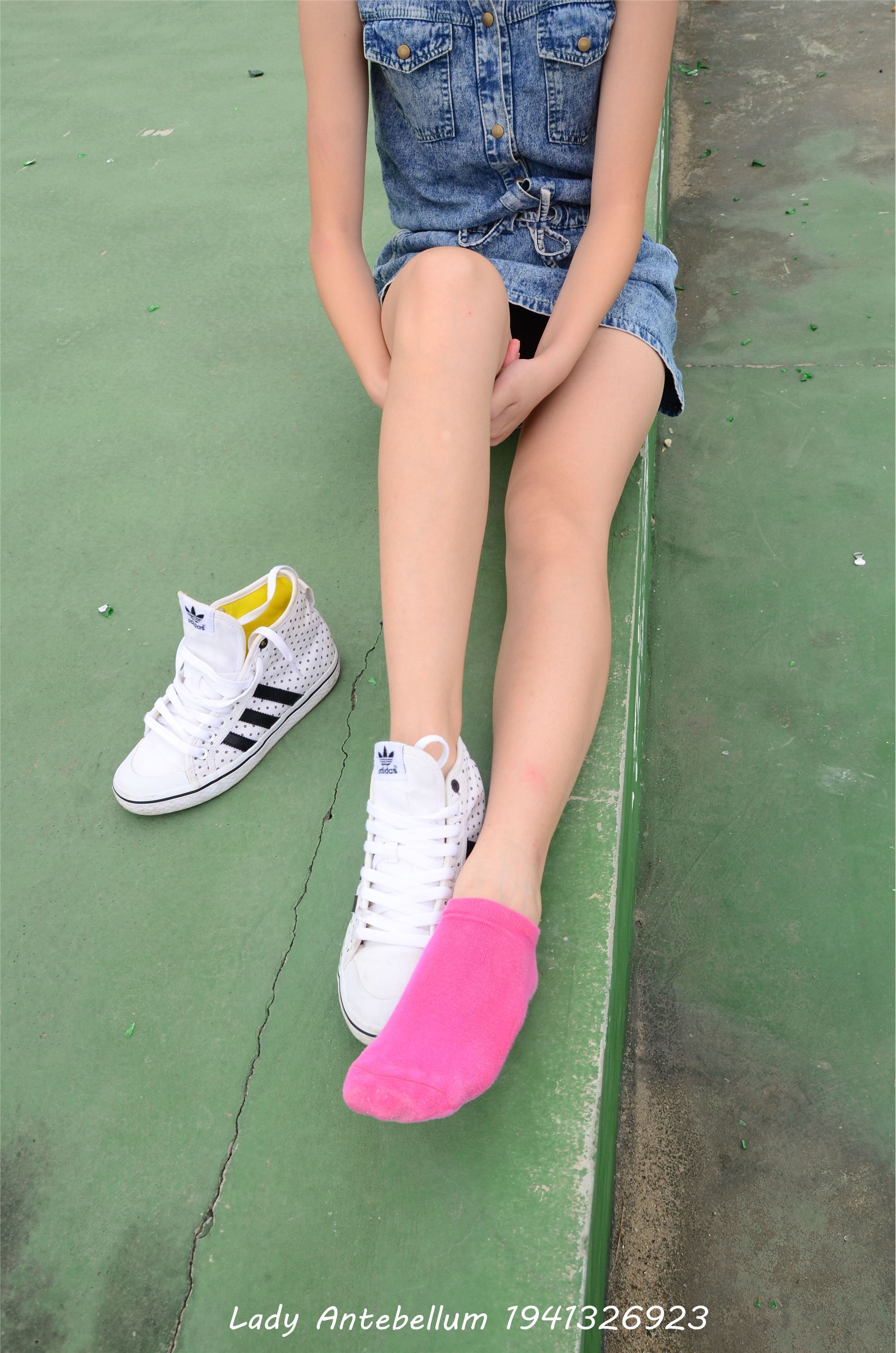 [战前女神] 恋足美腿棉袜女神级摄影套图 012