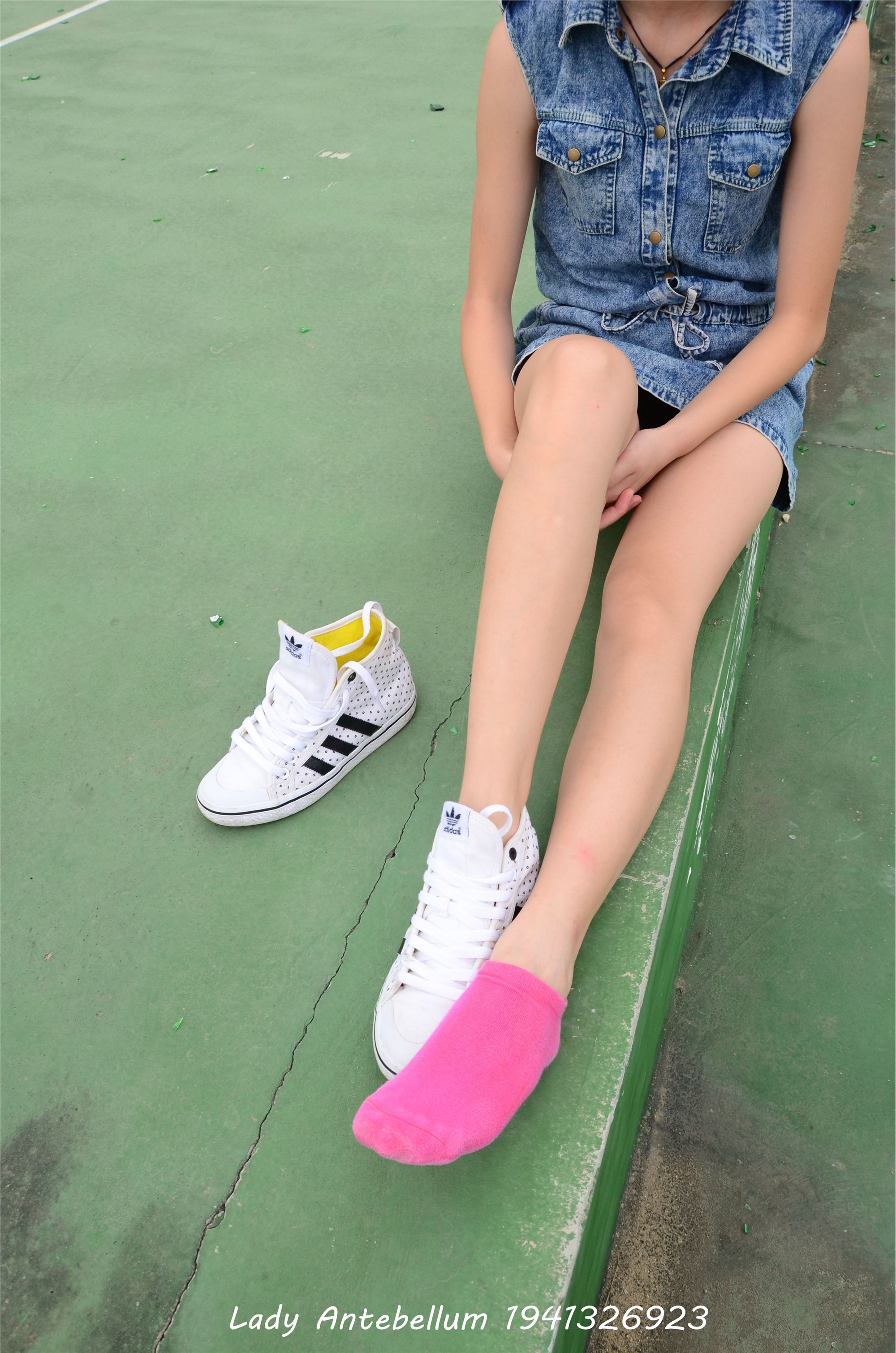 [战前女神] 恋足美腿棉袜女神级摄影套图 012