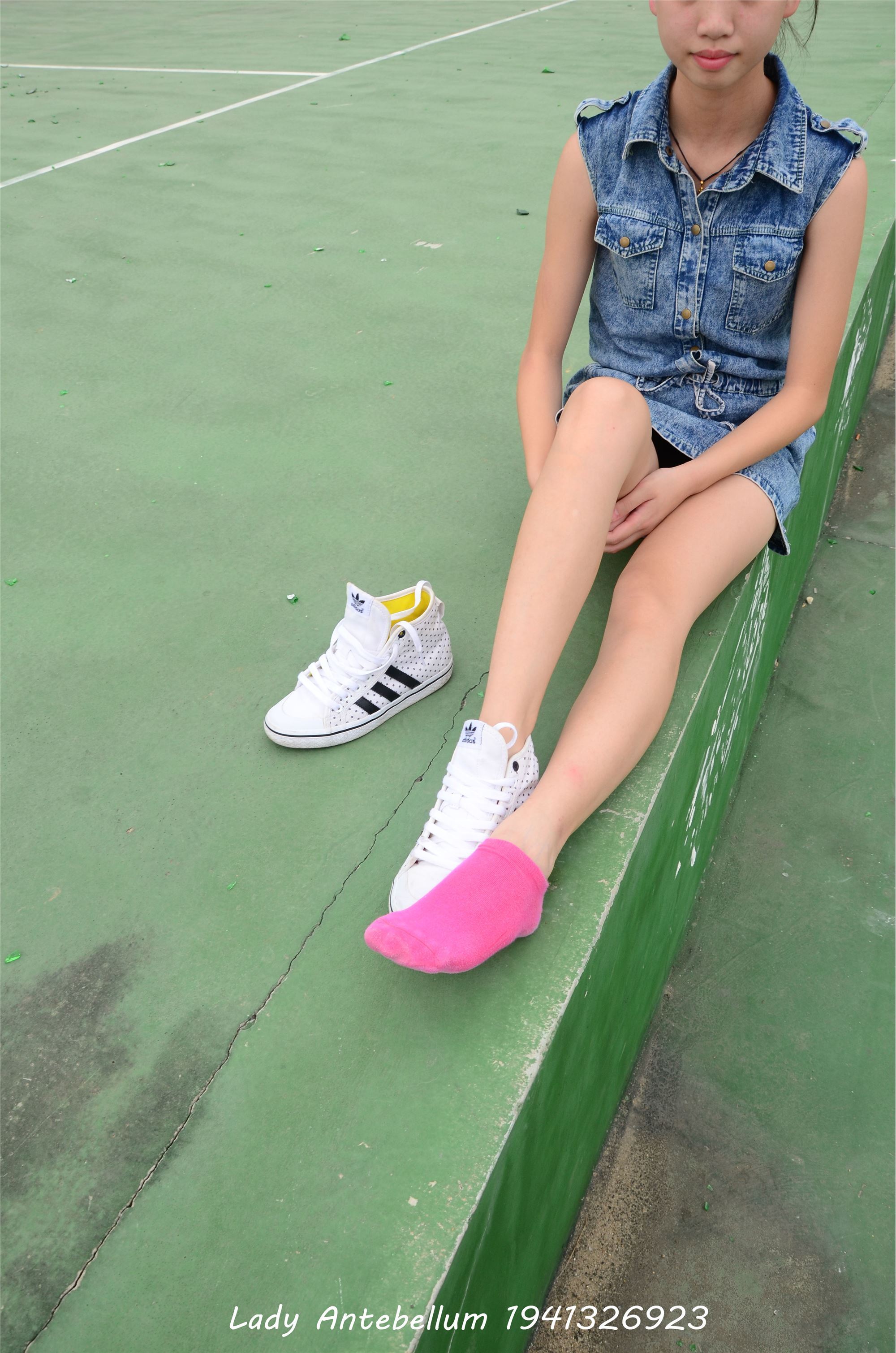 [战前女神] 恋足美腿棉袜女神级摄影套图 012