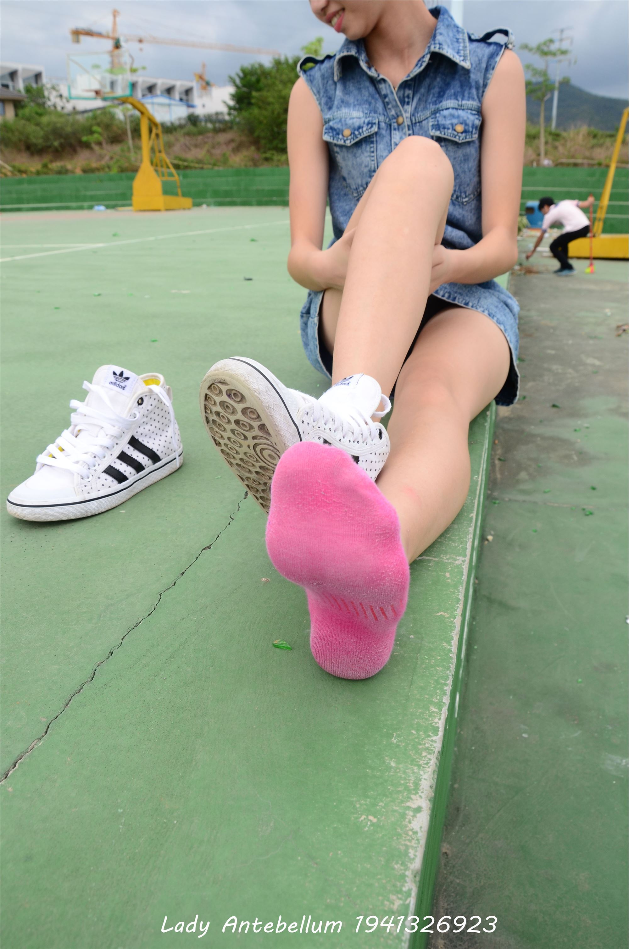 [战前女神] 恋足美腿棉袜女神级摄影套图 012