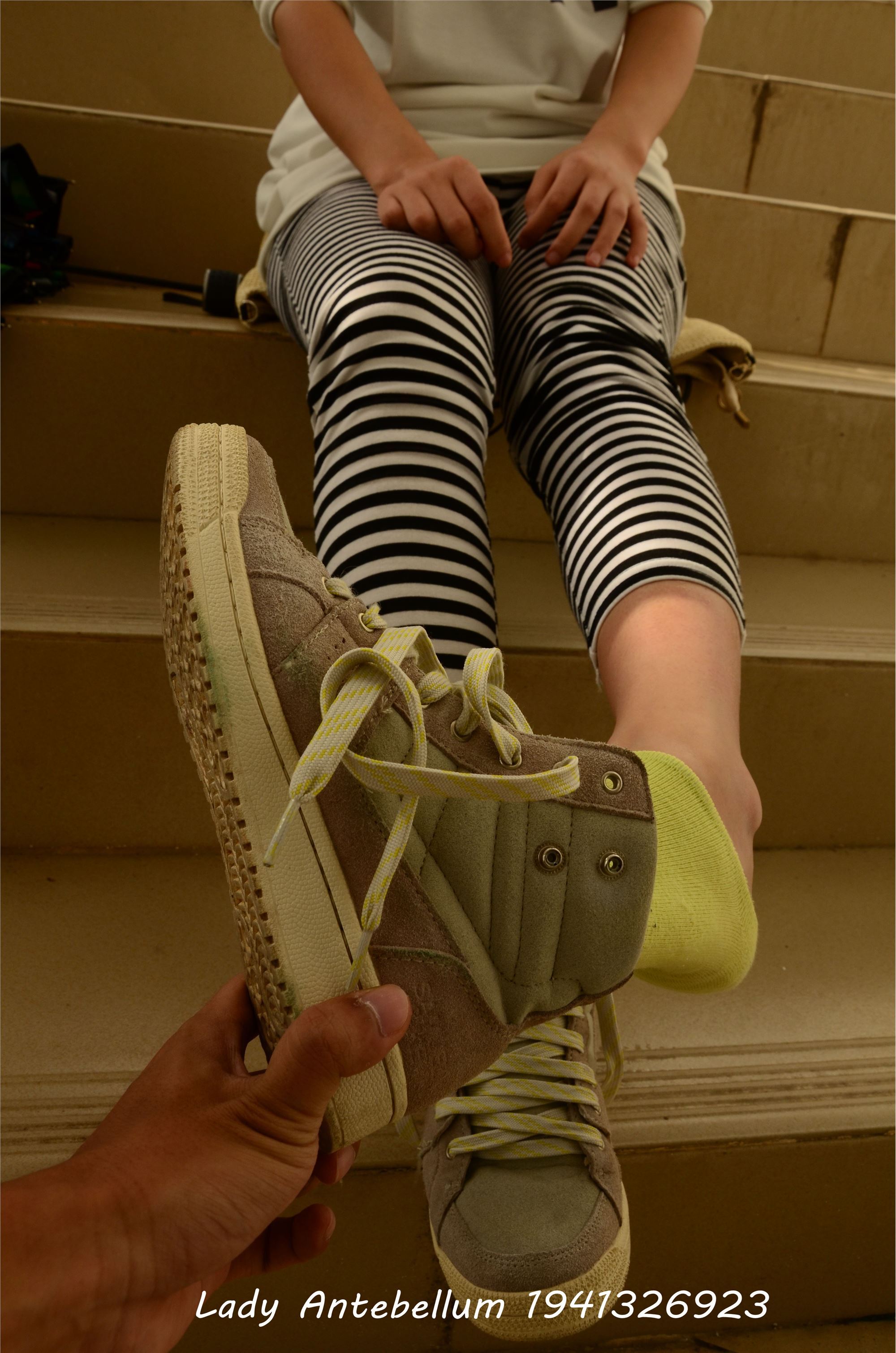 [战前女神] 恋足美腿棉袜女神级摄影套图 013